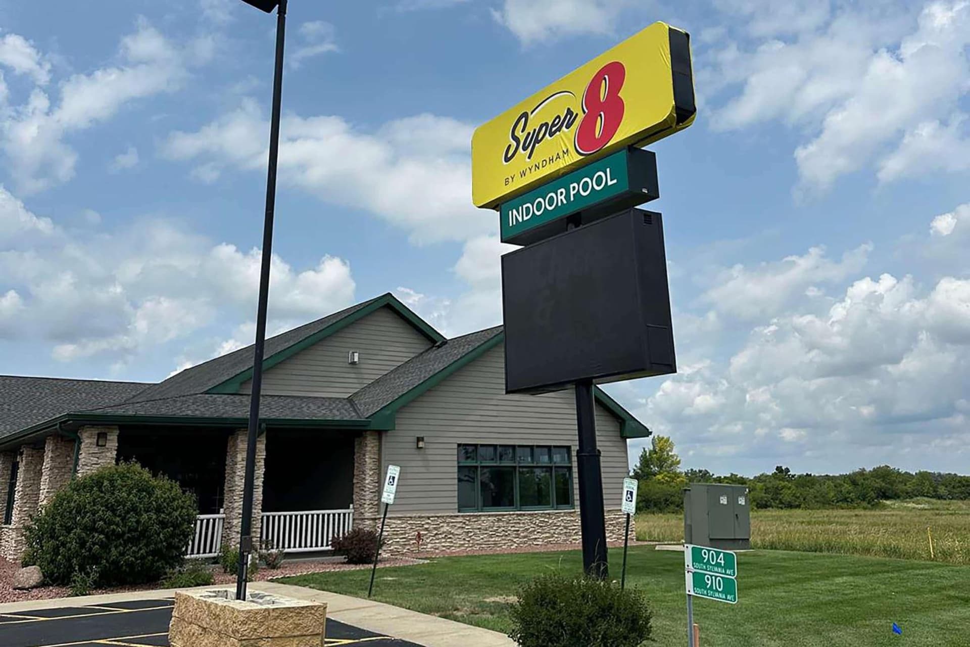 Super 8 by Wyndham Sturtevant Racine featured exterior or lobby in Sturtevant, WI — similar hotel
