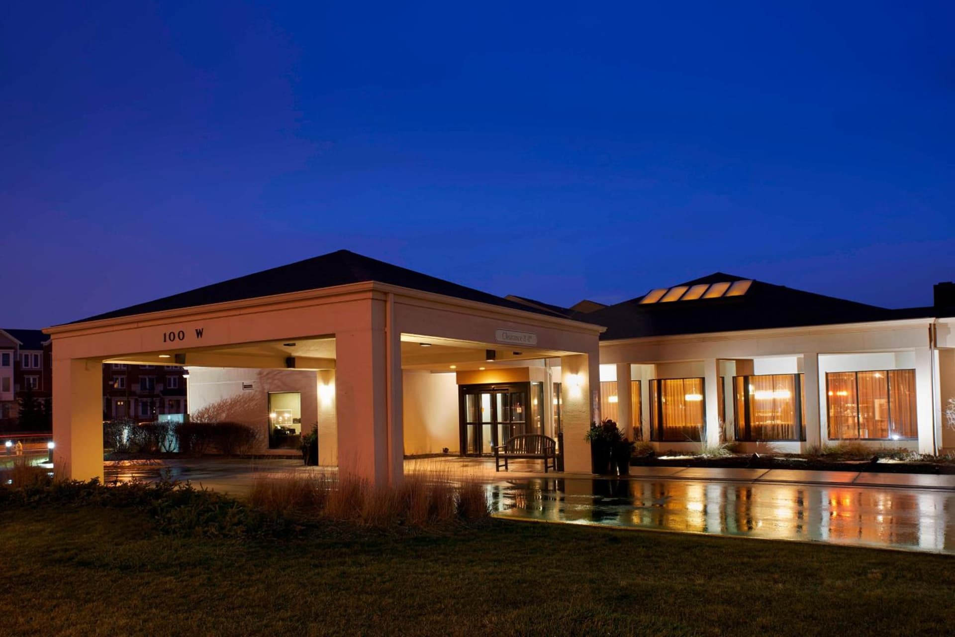 Courtyard Chicago Arlington Heights/South interior in Arlington Heights, IL — gallery photo 2