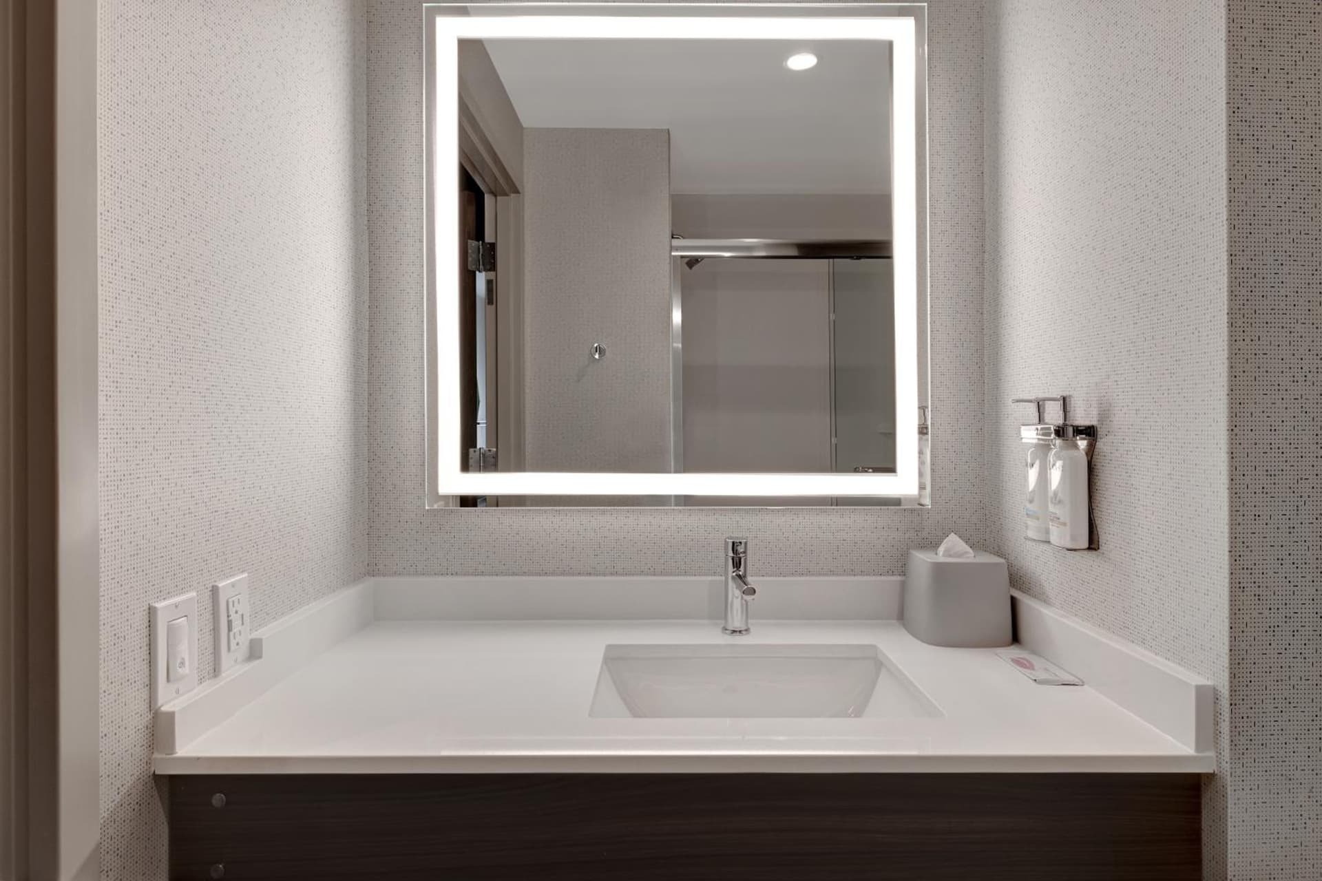 Holiday Inn Express & Suites - Glendale Downtown gallery photo in Glendale, CA — image 60
