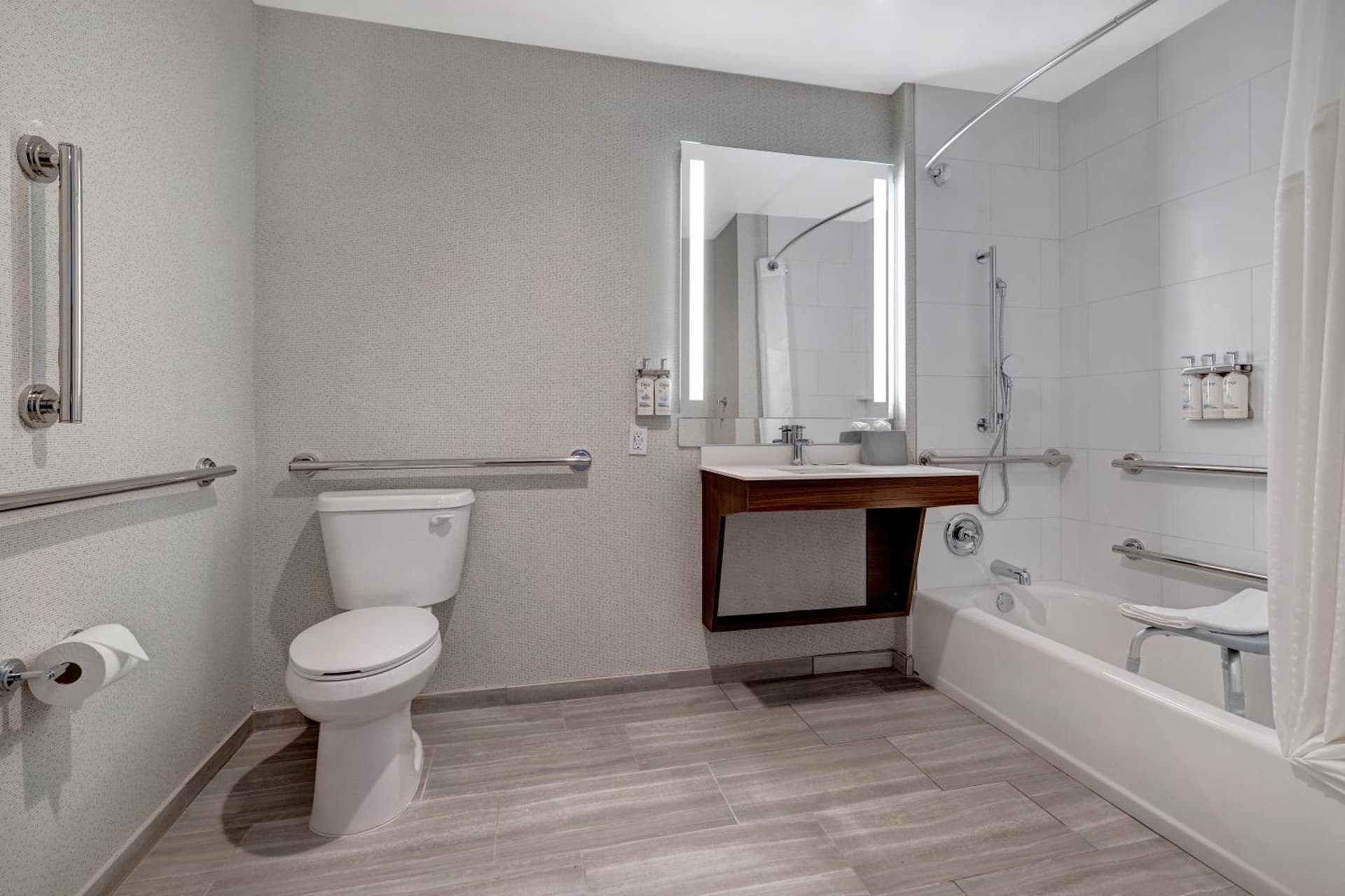 Holiday Inn Express & Suites - Glendale Downtown gallery photo in Glendale, CA — image 9