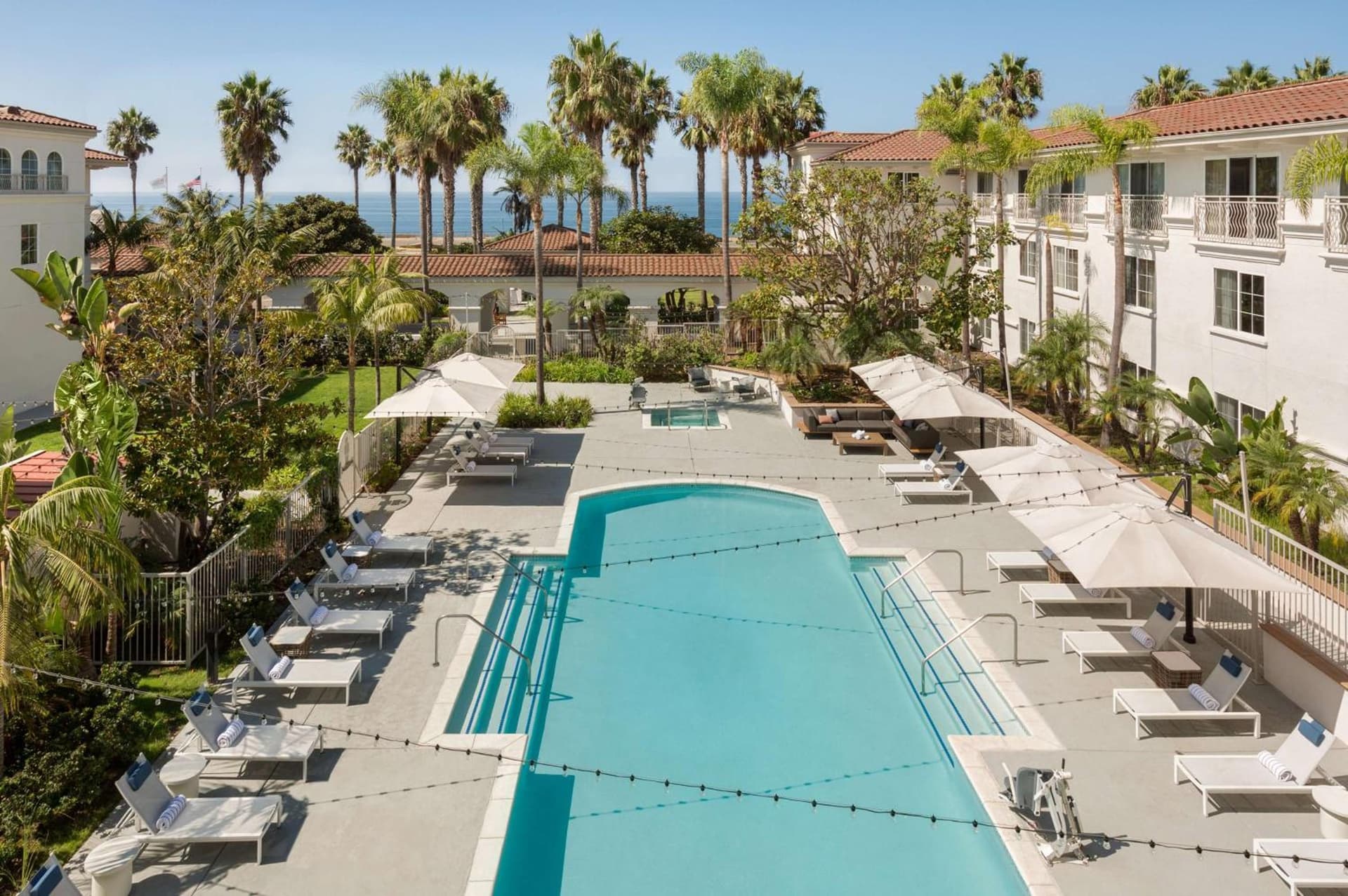 Hilton Garden Inn Carlsbad Beach interior in Carlsbad, CA — gallery photo 2