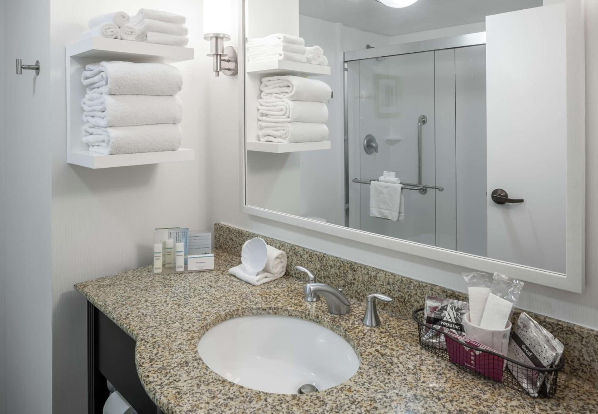 Hampton Inn Austin NW near The Domain gallery photo in Austin, TX — image 19
