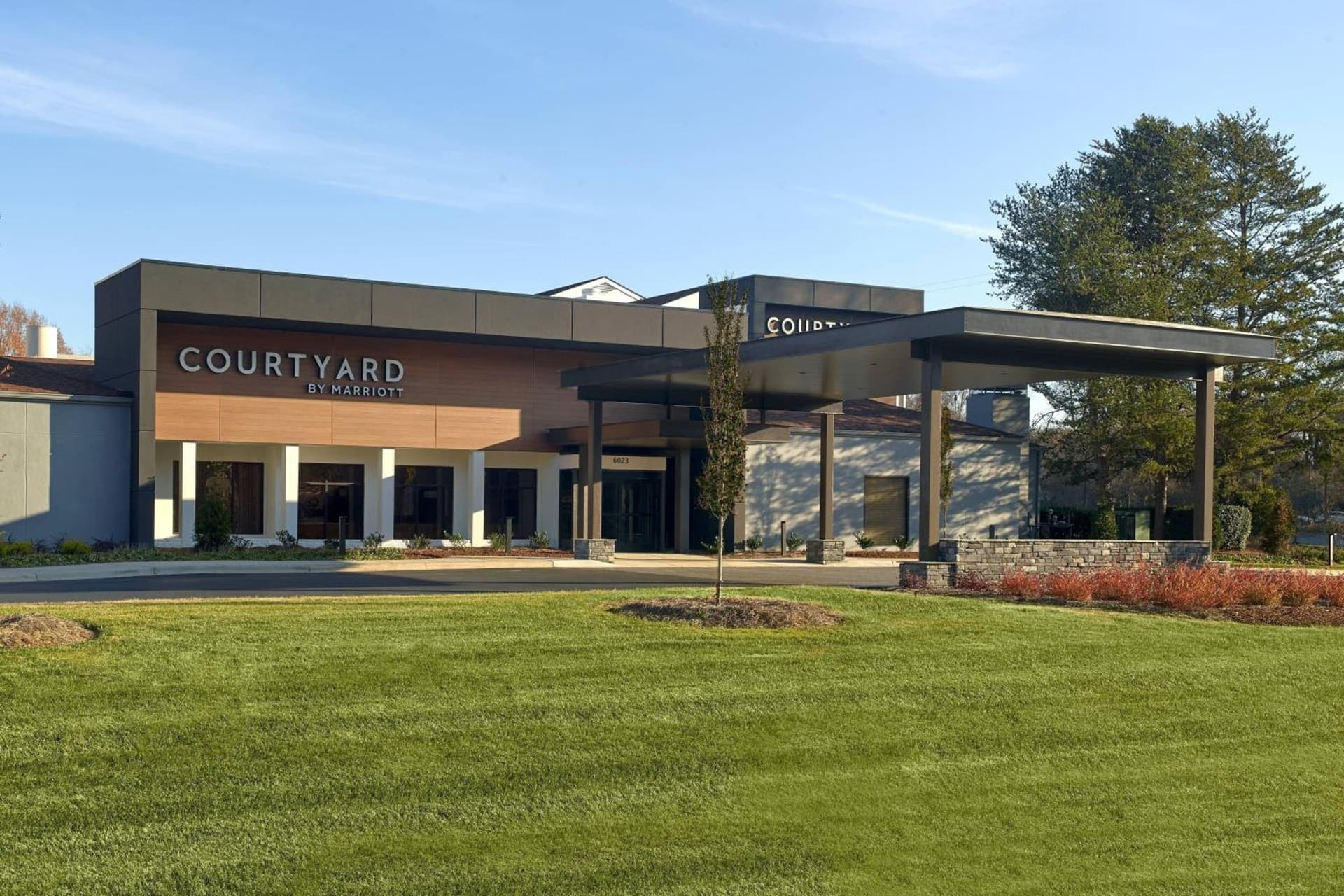 Courtyard Charlotte SouthPark property views in Charlotte, NC — gallery photo 3