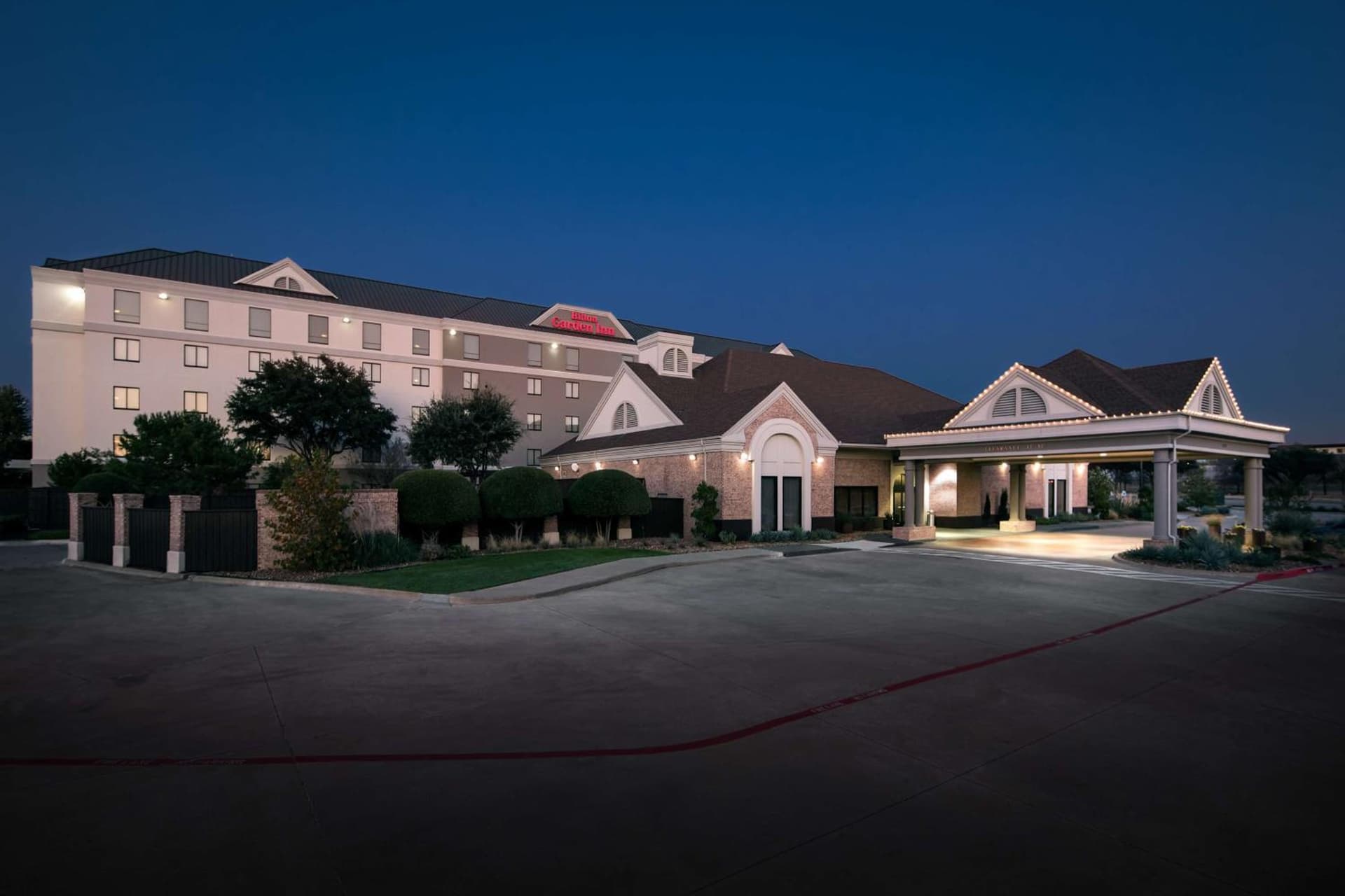 Hilton Garden Inn Las Colinas interior in Irving, TX — gallery photo 2