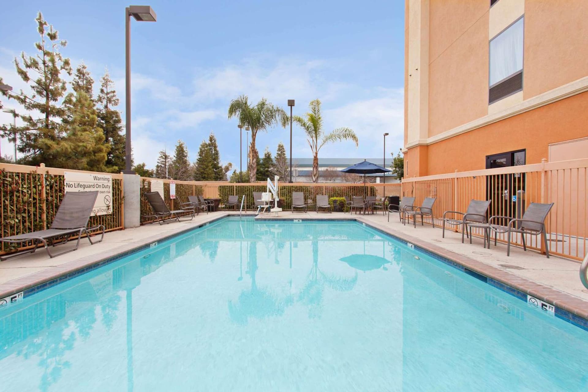 Hampton Inn & Suites Clovis Airport North interior in Clovis, CA — gallery photo 2