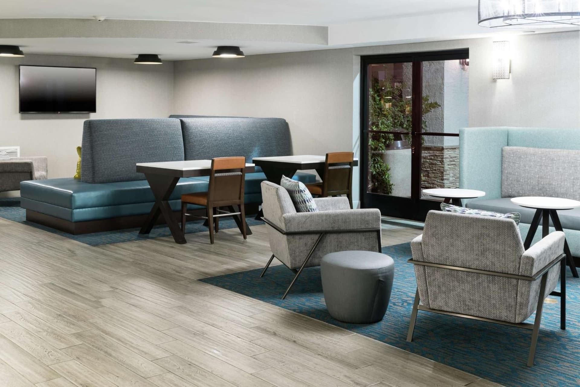 Hampton Inn Los Angeles Santa Clarita gallery photo in Santa Clarita, CA — image 9