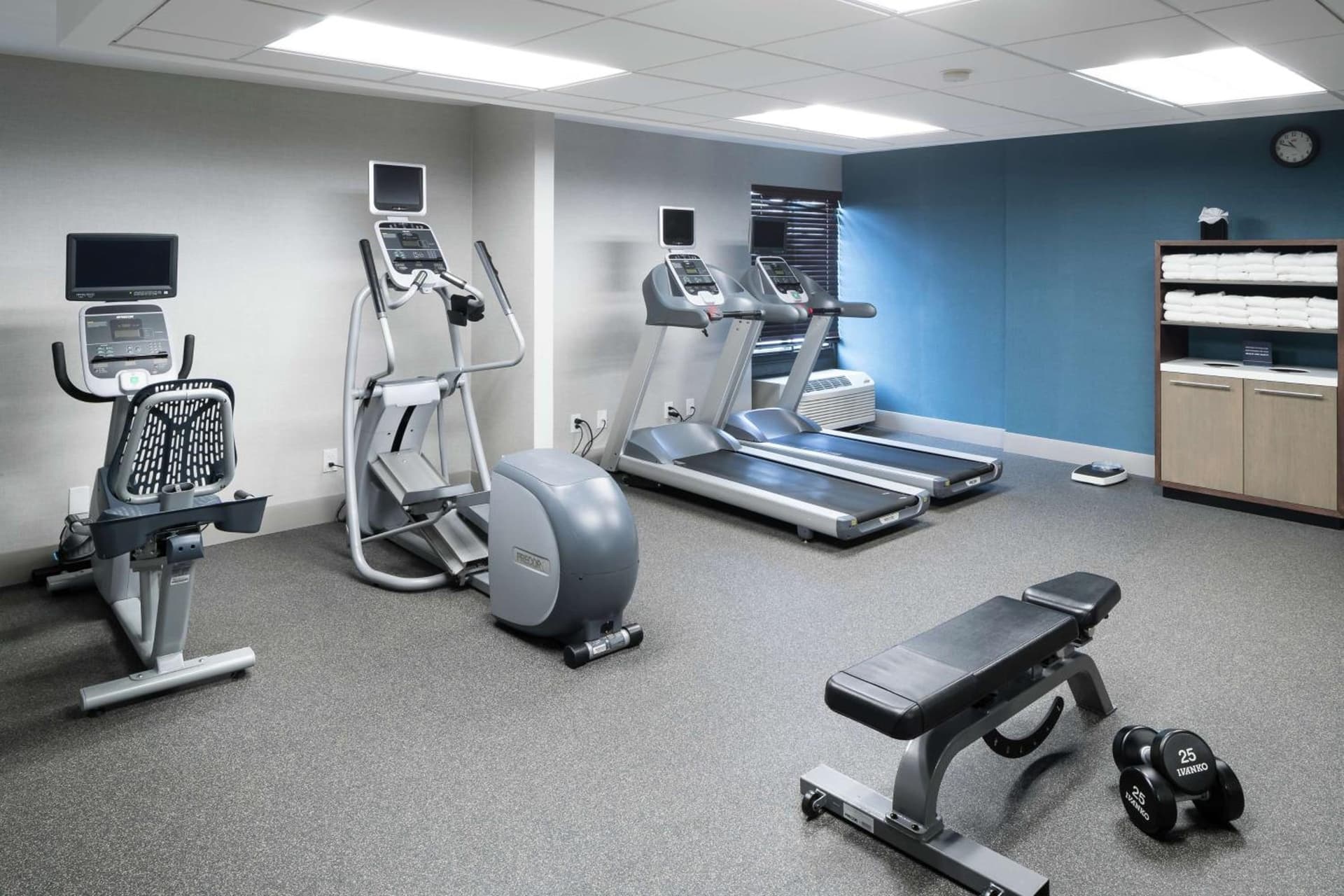 Hampton Inn Los Angeles Santa Clarita gallery photo in Santa Clarita, CA — image 14