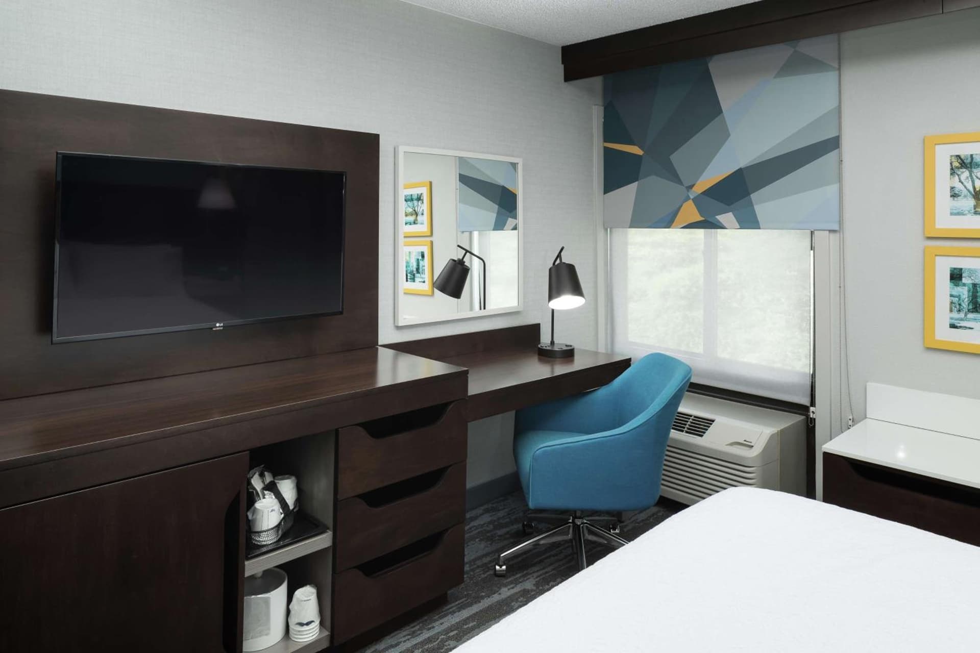 Hampton Inn Los Angeles Santa Clarita gallery photo in Santa Clarita, CA — image 17