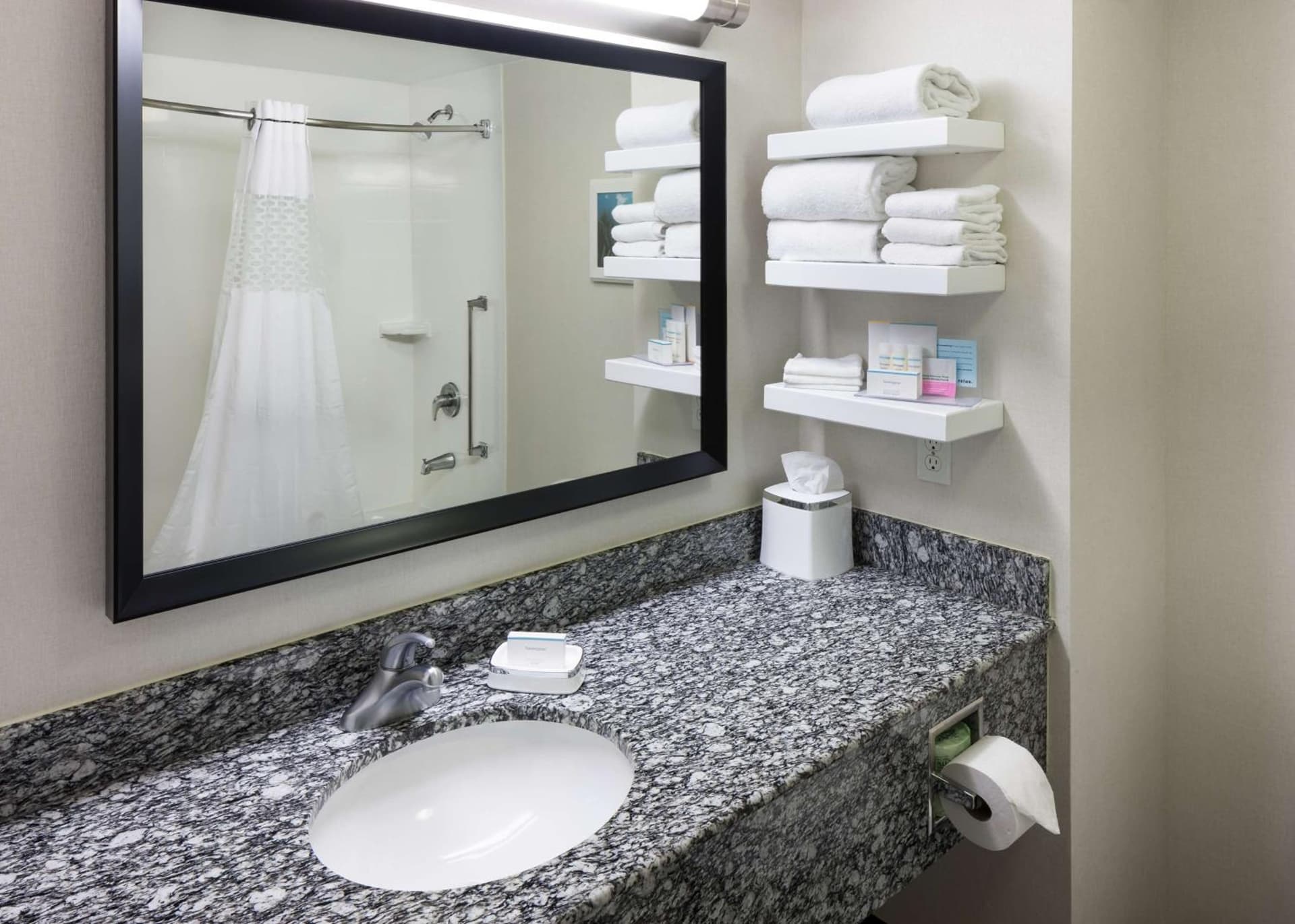 Hampton Inn San Diego Downtown gallery photo in San Diego, CA — image 9