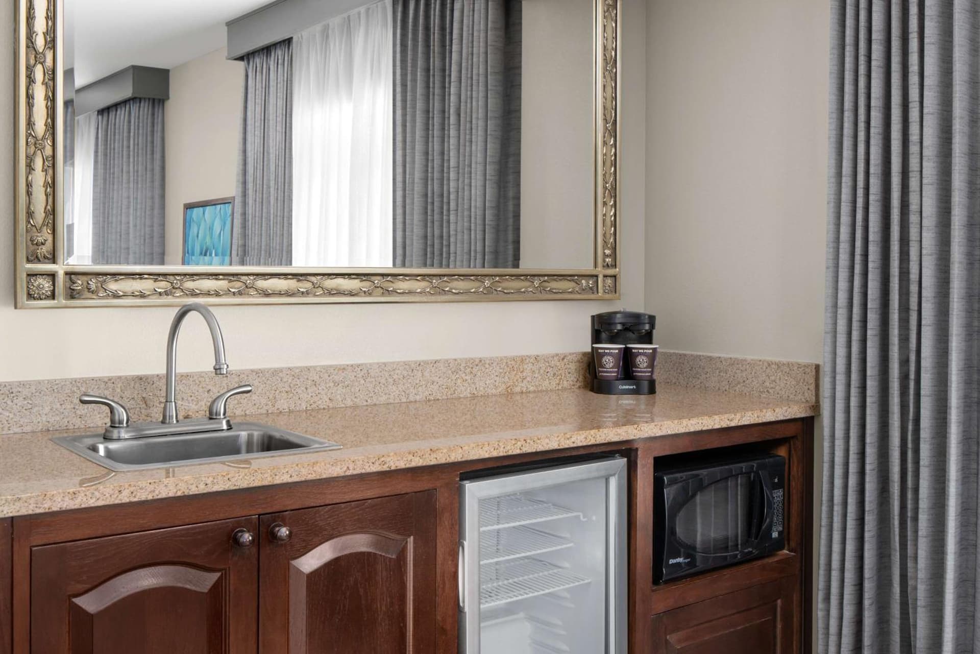 Embassy Suites San Antonio Riverwalk-Downtown gallery photo in San Antonio, TX — image 11