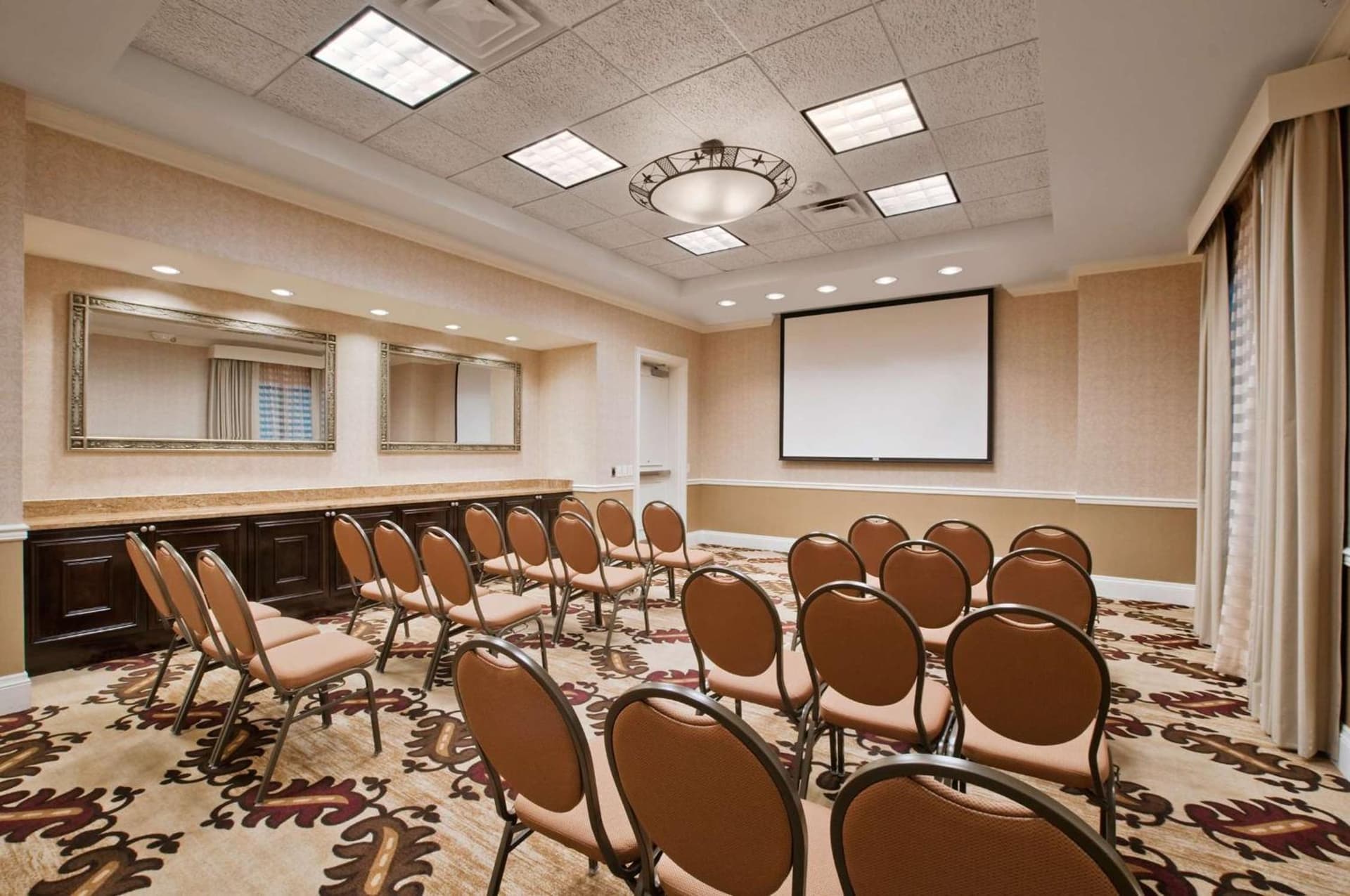 Embassy Suites San Antonio Riverwalk-Downtown gallery photo in San Antonio, TX — image 7