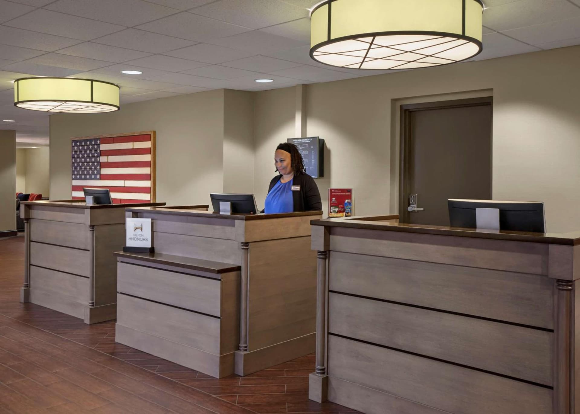Hampton Inn & Suites Alexandria Old Town Area South interior in Alexandria, VA — gallery photo 2