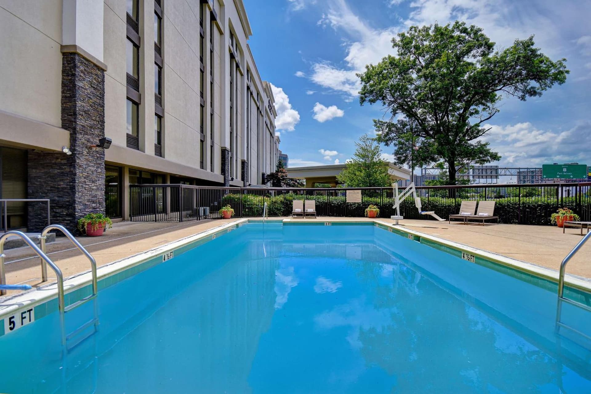 Hampton Inn & Suites Alexandria Old Town Area South gallery photo in Alexandria, VA — image 60