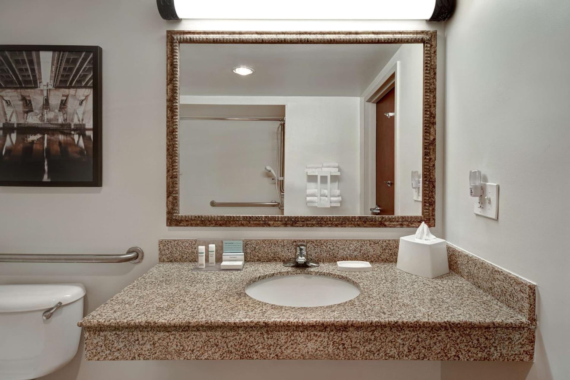 Hampton Inn & Suites Alexandria Old Town Area South gallery photo in Alexandria, VA — image 48