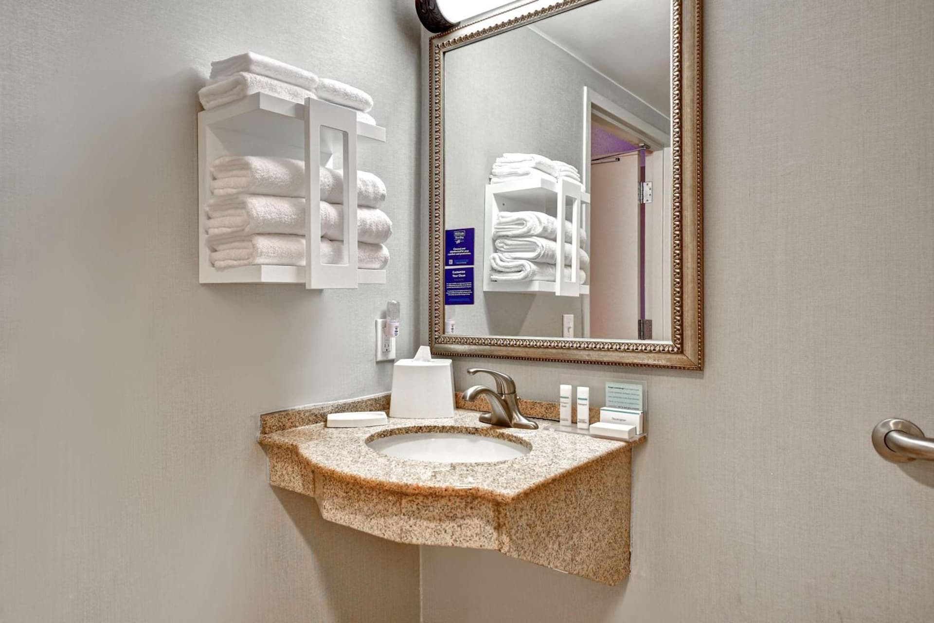 Hampton Inn & Suites Alexandria Old Town Area South gallery photo in Alexandria, VA — image 20