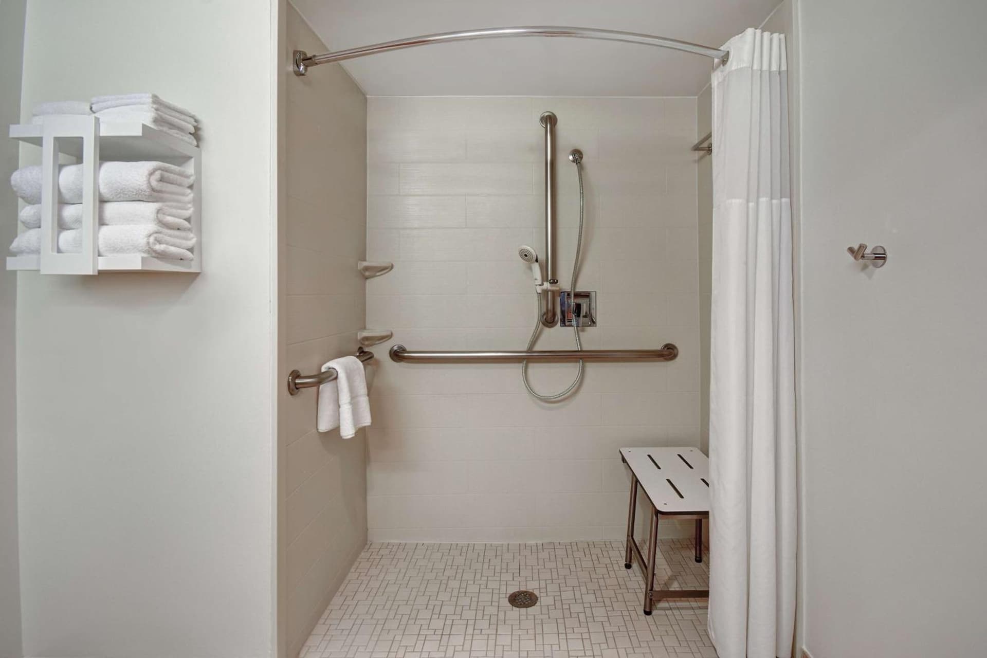 Hampton Inn & Suites Alexandria Old Town Area South gallery photo in Alexandria, VA — image 44