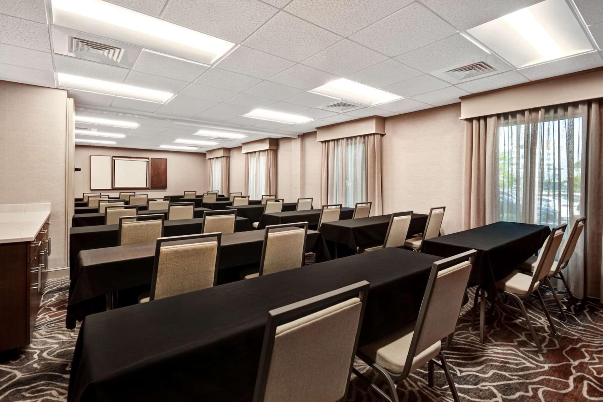 Hampton Inn & Suites Alexandria Old Town Area South gallery photo in Alexandria, VA — image 22