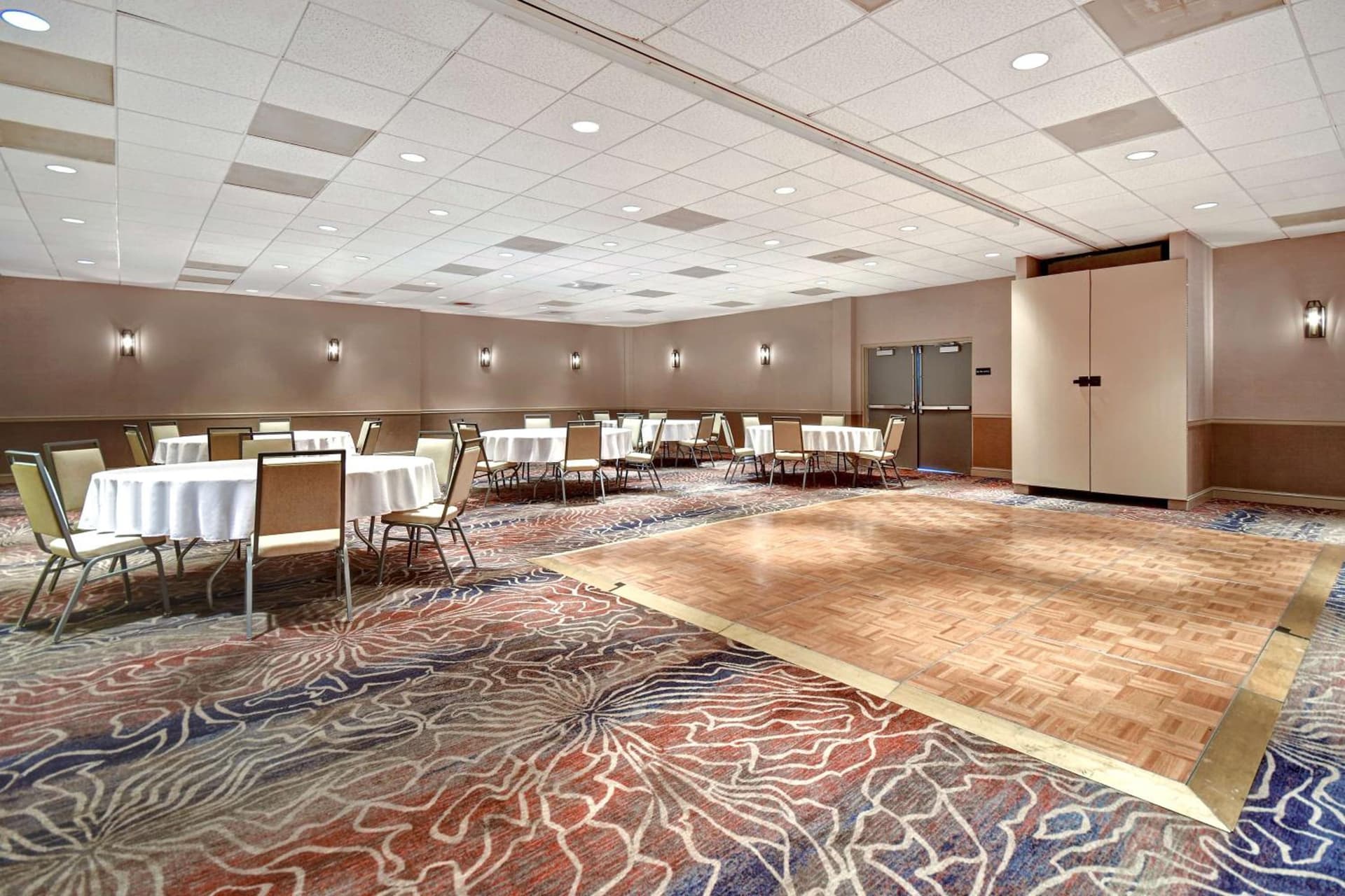 Hampton Inn & Suites Alexandria Old Town Area South gallery photo in Alexandria, VA — image 43