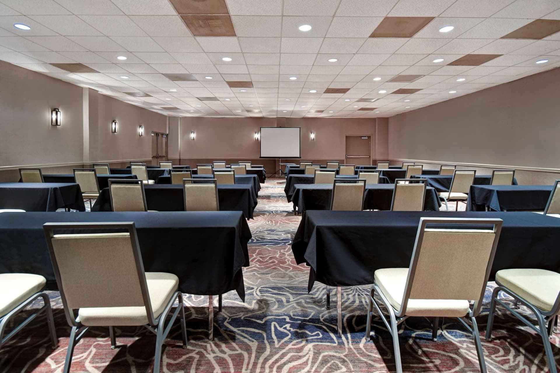 Hampton Inn & Suites Alexandria Old Town Area South gallery photo in Alexandria, VA — image 8