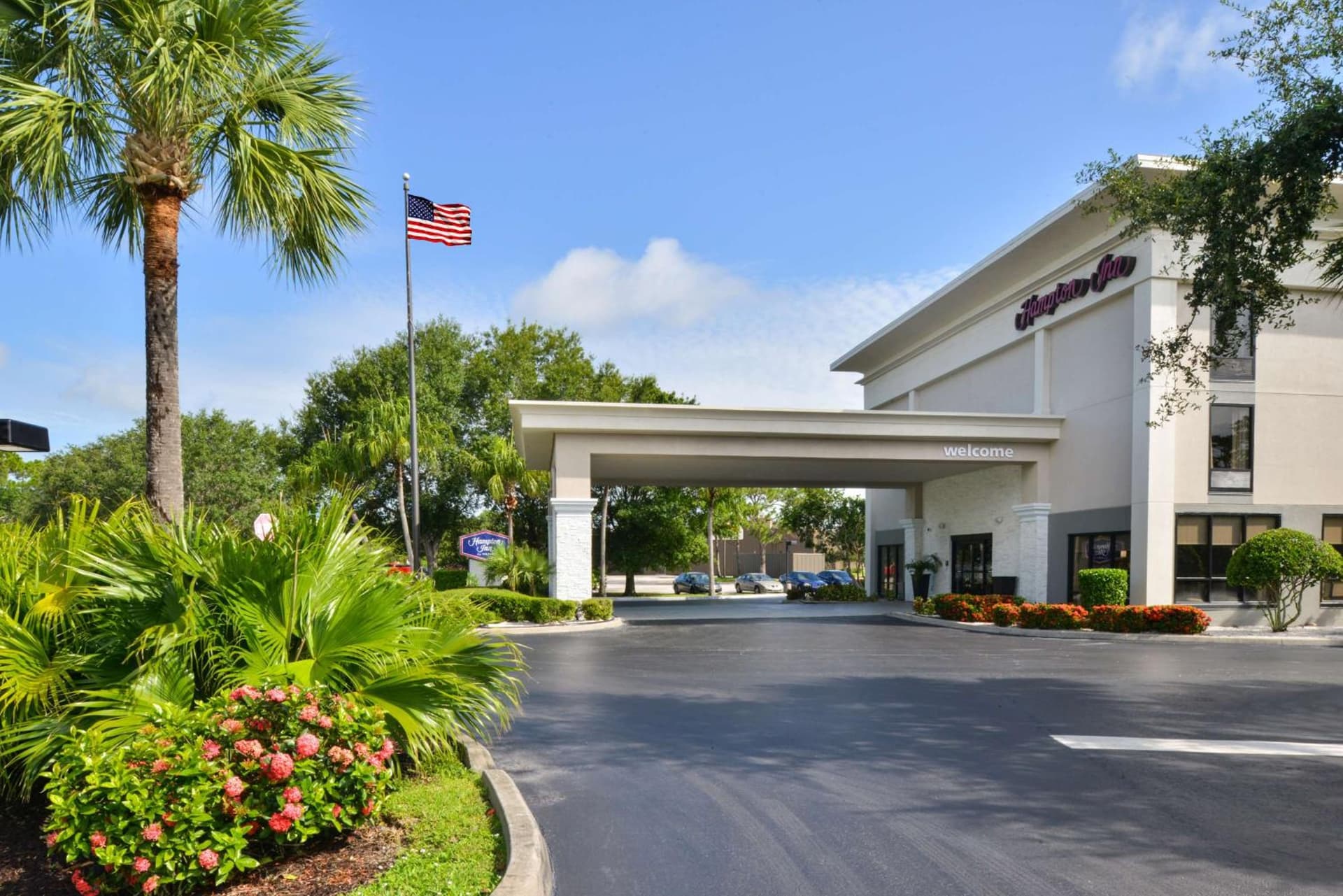 Hampton Inn Vero Beach Outlets interior in Vero Beach, FL — gallery photo 2