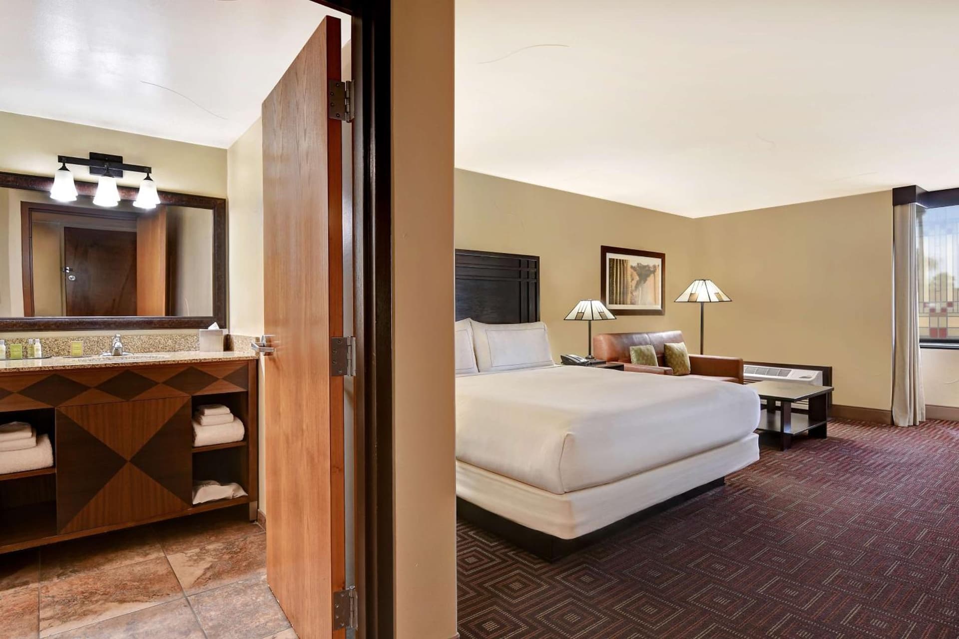 DoubleTree by Hilton Phoenix- Tempe gallery photo in Tempe, AZ — image 21