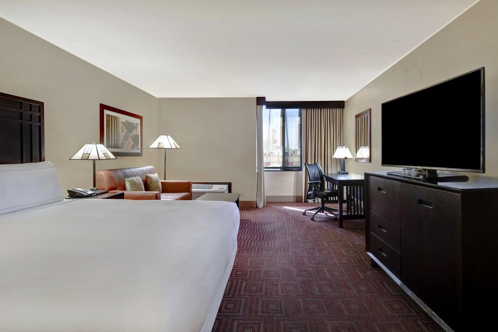 DoubleTree by Hilton Phoenix- Tempe interior in Tempe, AZ — gallery photo 2