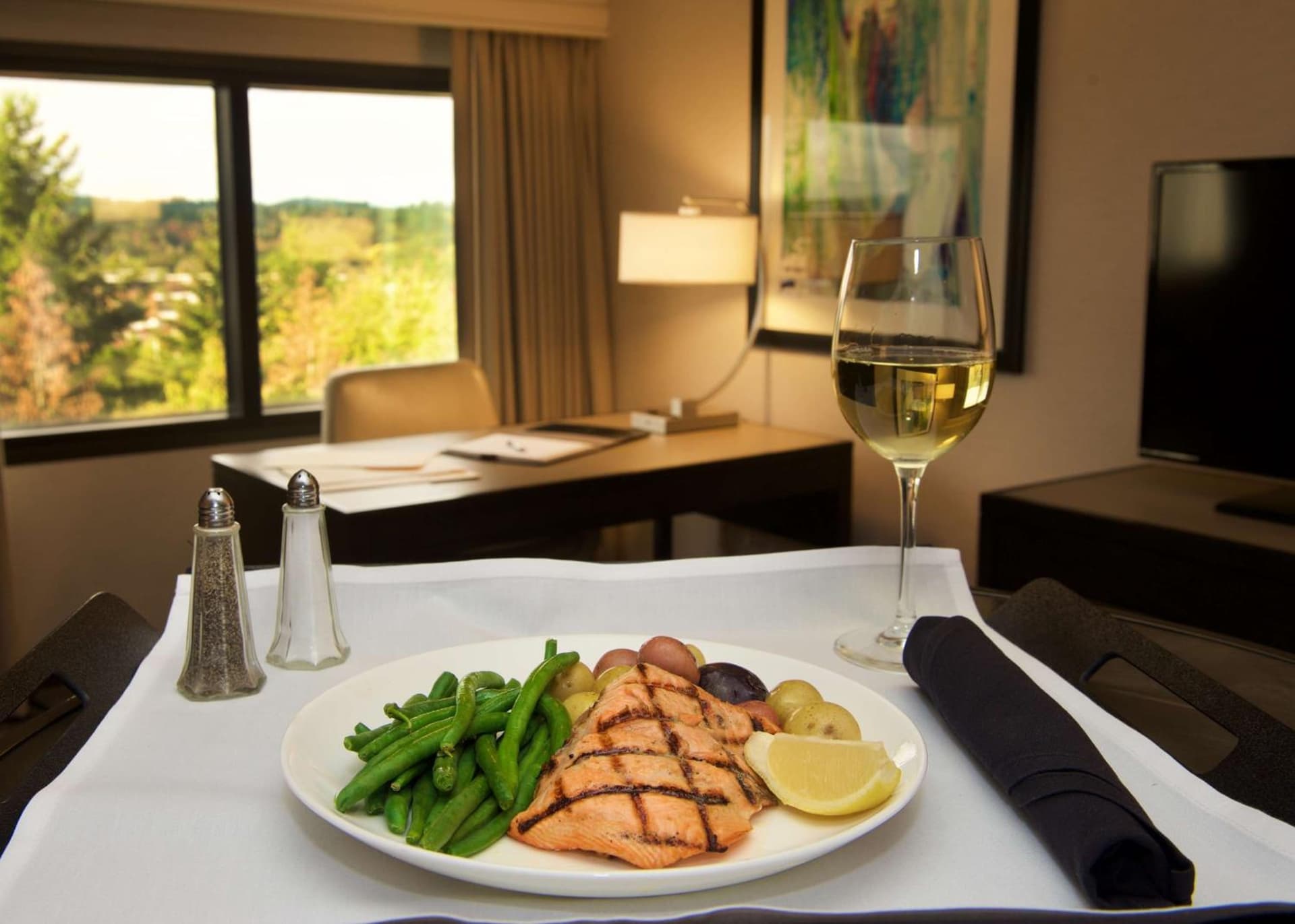 Embassy Suites by Hilton Portland Tigard gallery photo in Tigard, OR — image 12