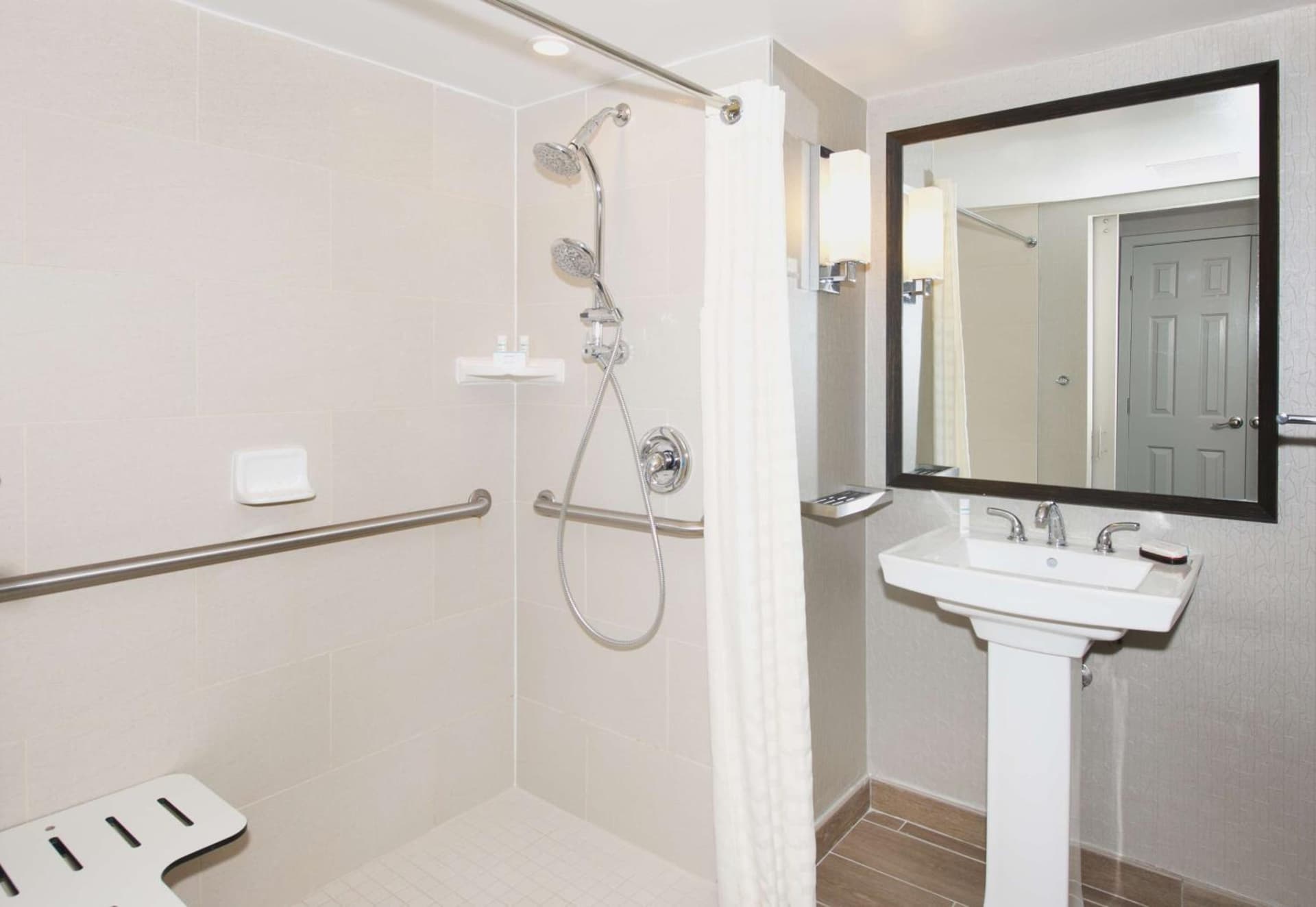 Embassy Suites by Hilton Portland Tigard gallery photo in Tigard, OR — image 10