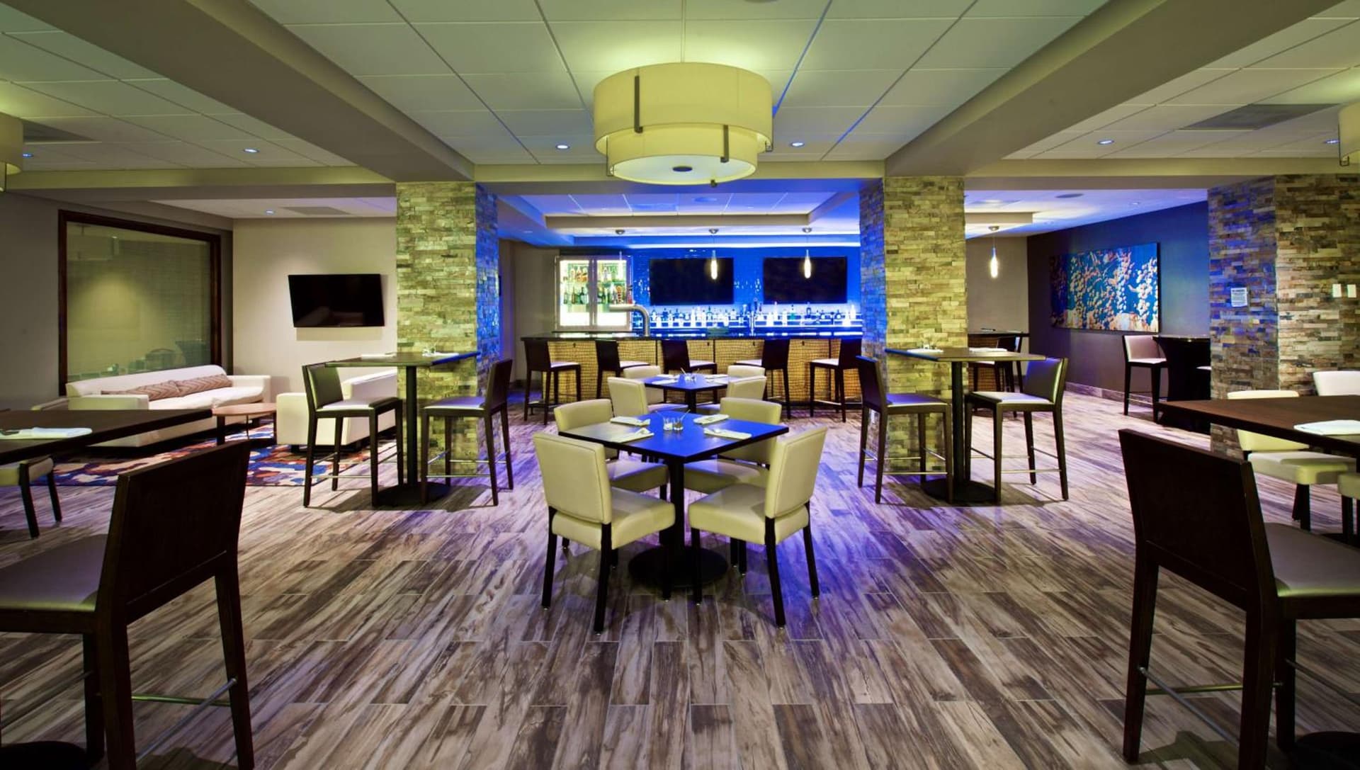 Embassy Suites by Hilton Portland Tigard gallery photo in Tigard, OR — image 6