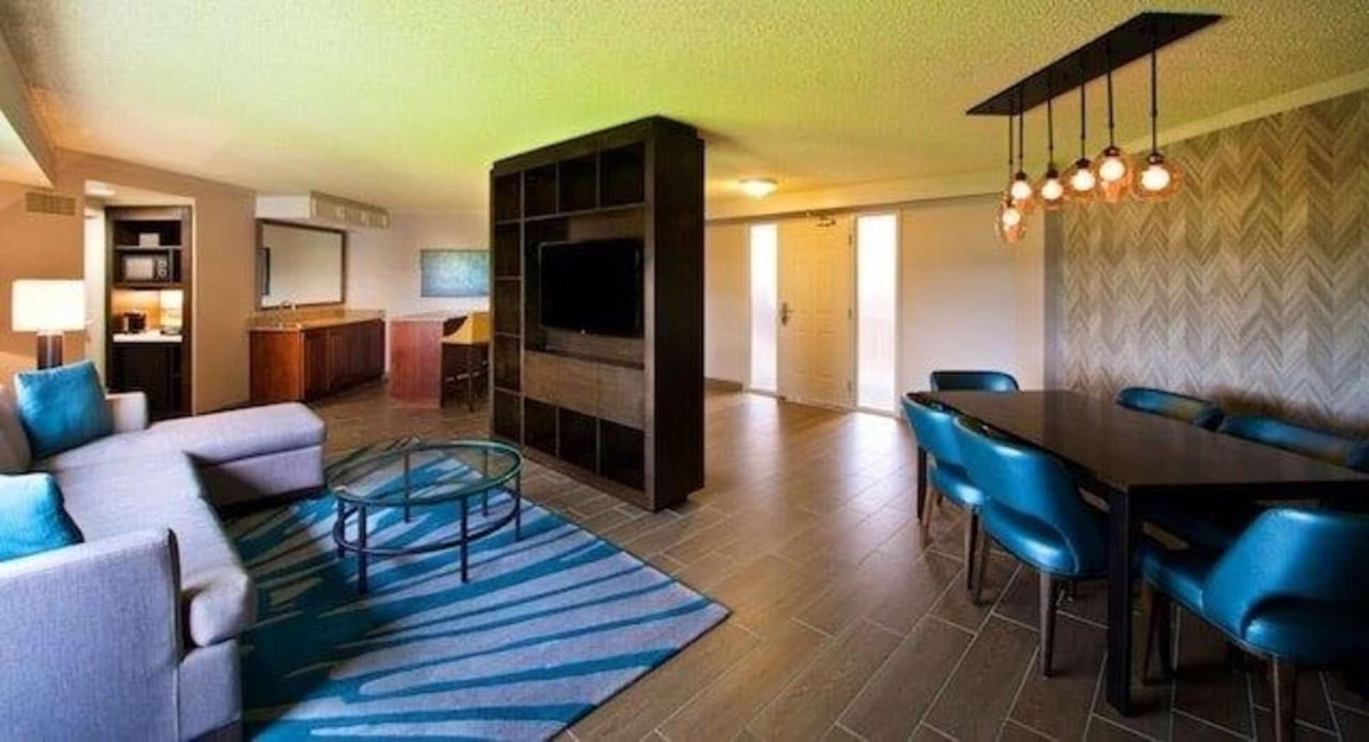 Embassy Suites by Hilton Portland Tigard gallery photo in Tigard, OR — image 11