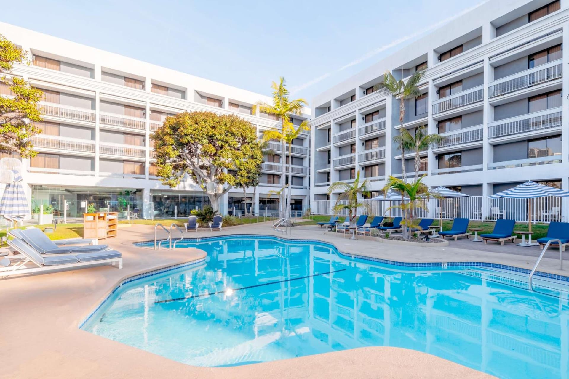 Hotel MDR Marina del Rey- a DoubleTree by Hilton interior in Los Angeles, CA — gallery photo 2