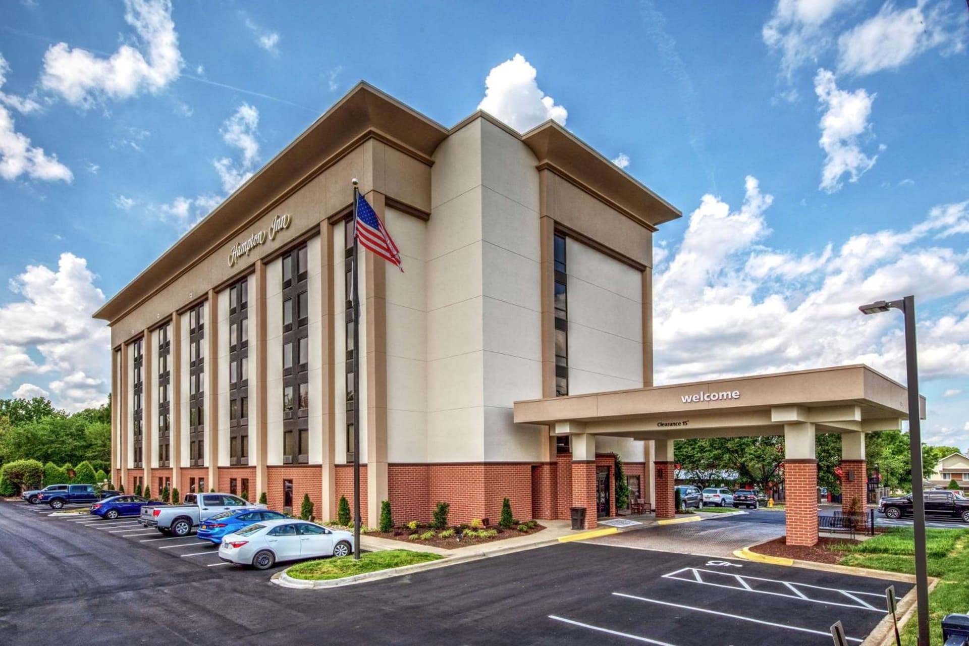 Hampton Inn Charlotte University Place interior in Charlotte, NC — gallery photo 2