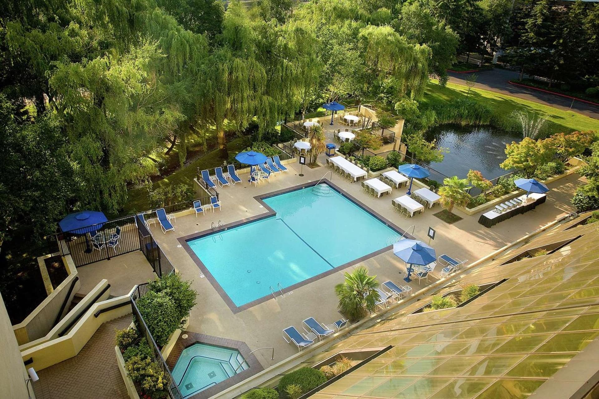 Hilton Bellevue property views in Bellevue, WA — gallery photo 3