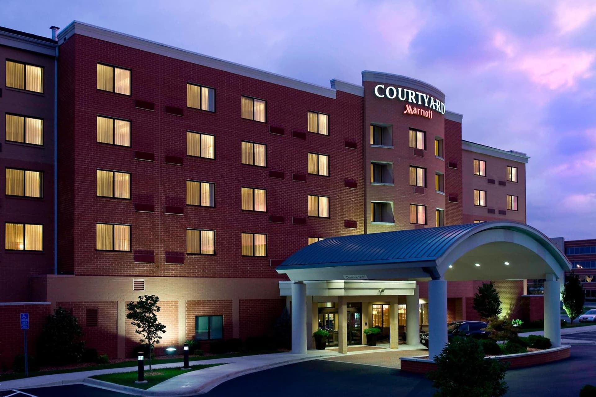 Courtyard Cincinnati North at Union Centre interior in West Chester, OH — gallery photo 2