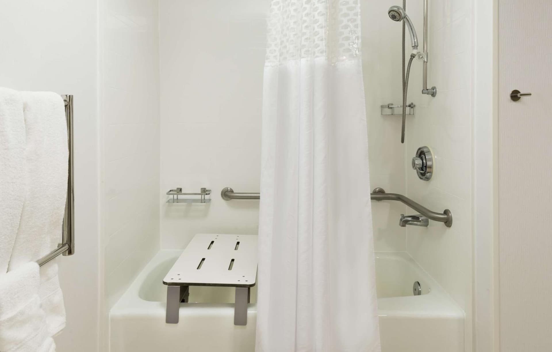 Hampton Inn Raleigh Cary gallery photo in Cary, NC — image 8