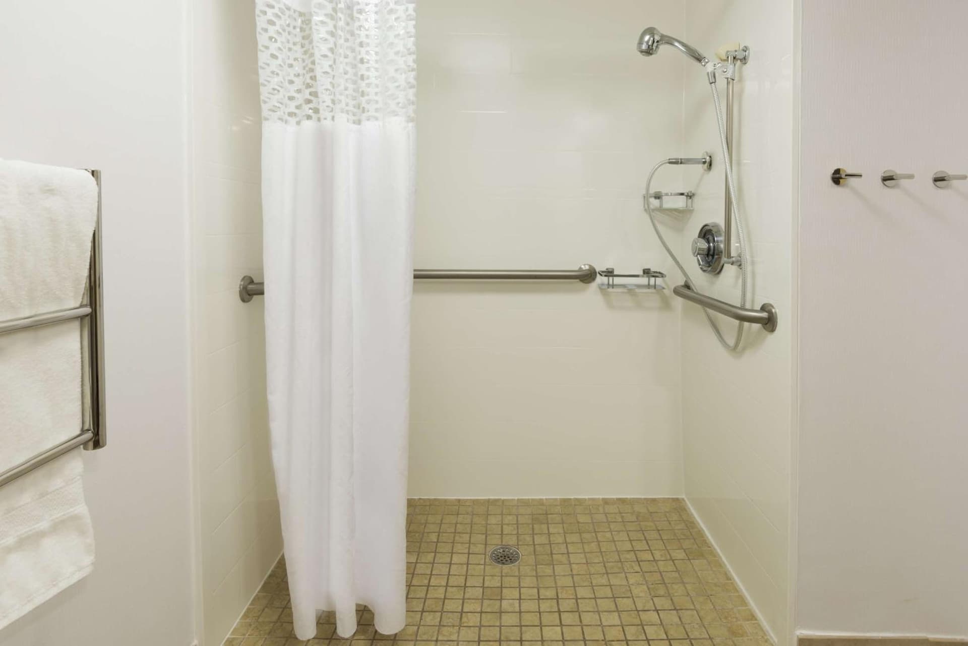 Hampton Inn Raleigh Cary gallery photo in Cary, NC — image 16