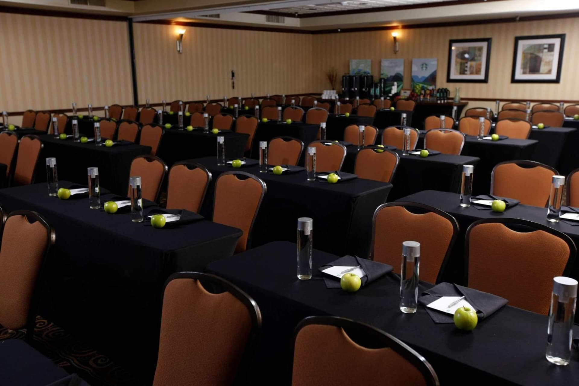 Embassy Suites Lubbock gallery photo in Lubbock, TX — image 10