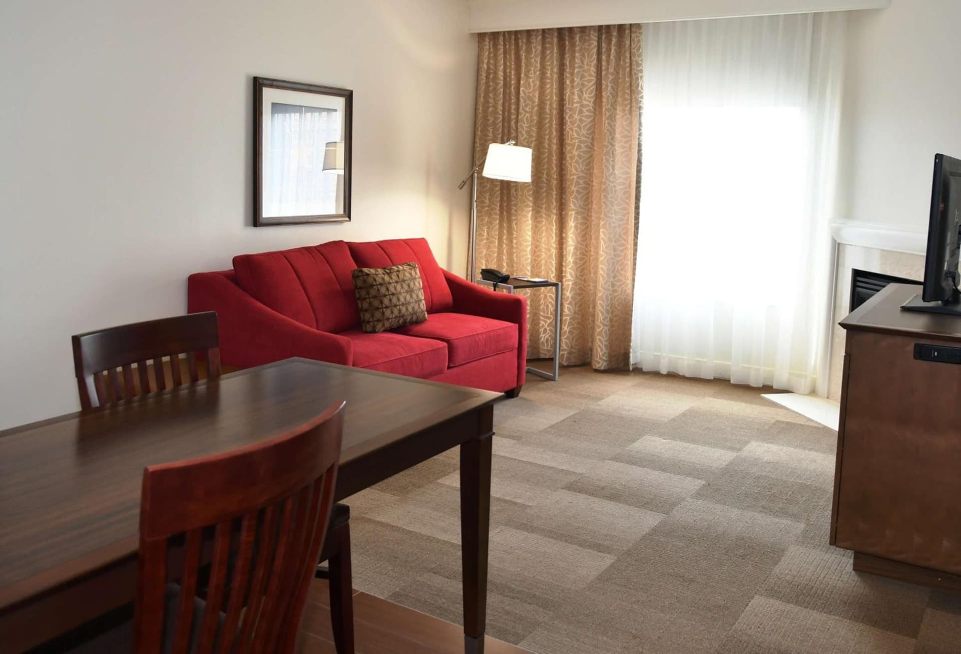 Hampton Inn & Suites Bethlehem interior in Bethlehem, PA — gallery photo 2