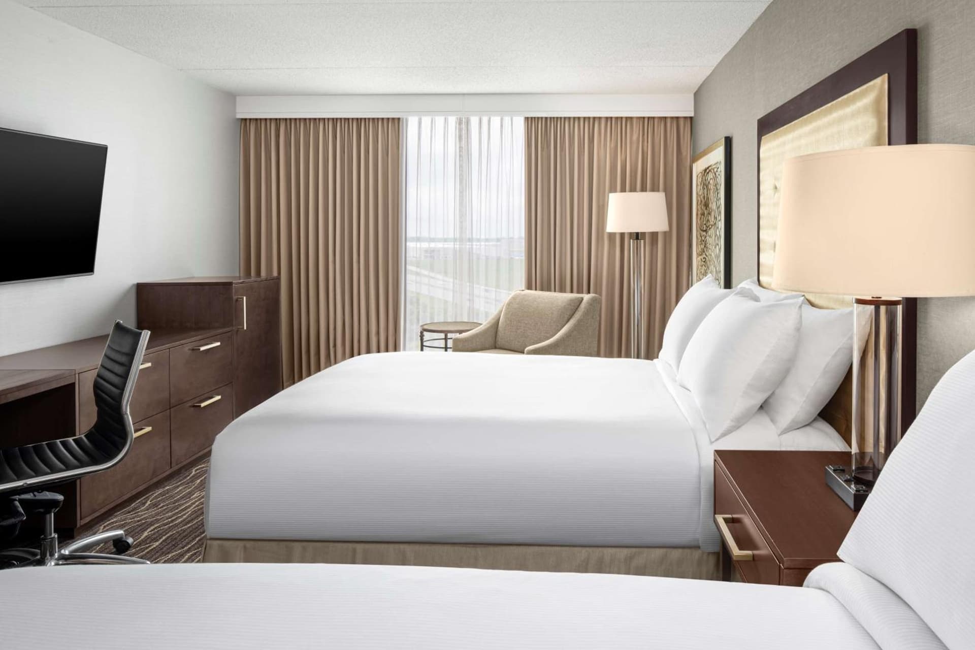 Hilton Kansas City Airport interior in Kansas City, KS — gallery photo 2