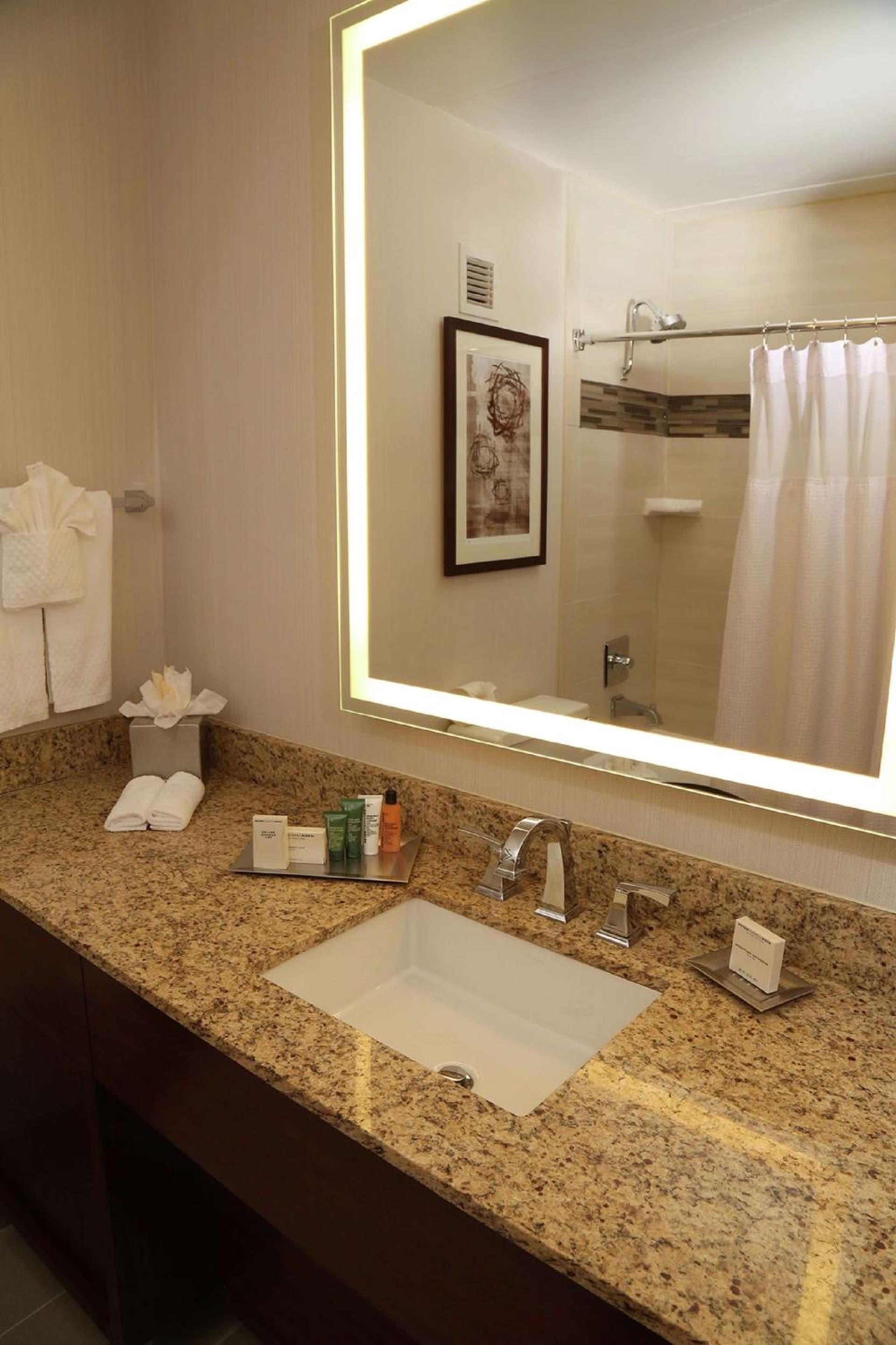 Hilton Kansas City Airport gallery photo in Kansas City, KS — image 29