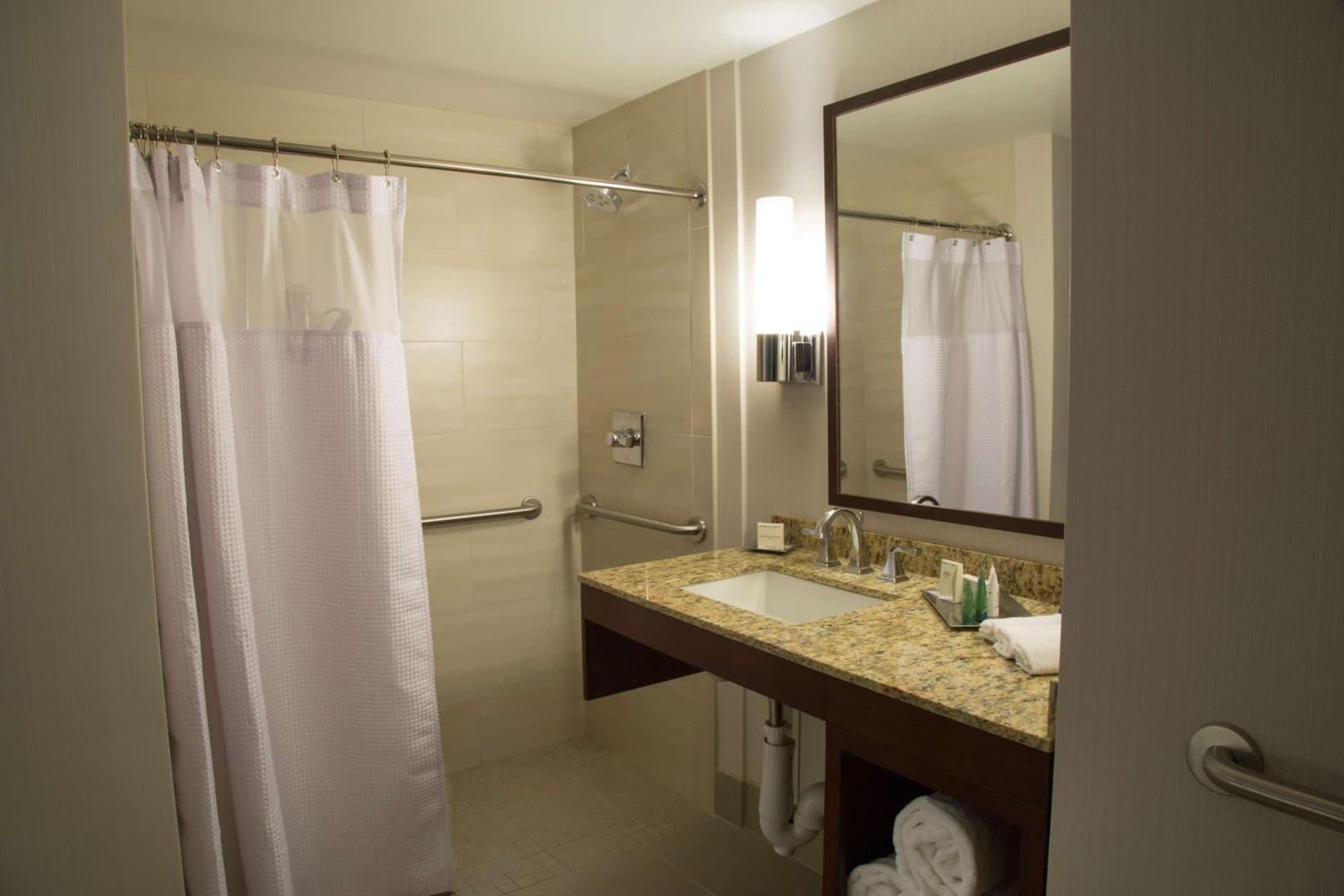 Hilton Kansas City Airport gallery photo in Kansas City, KS — image 10