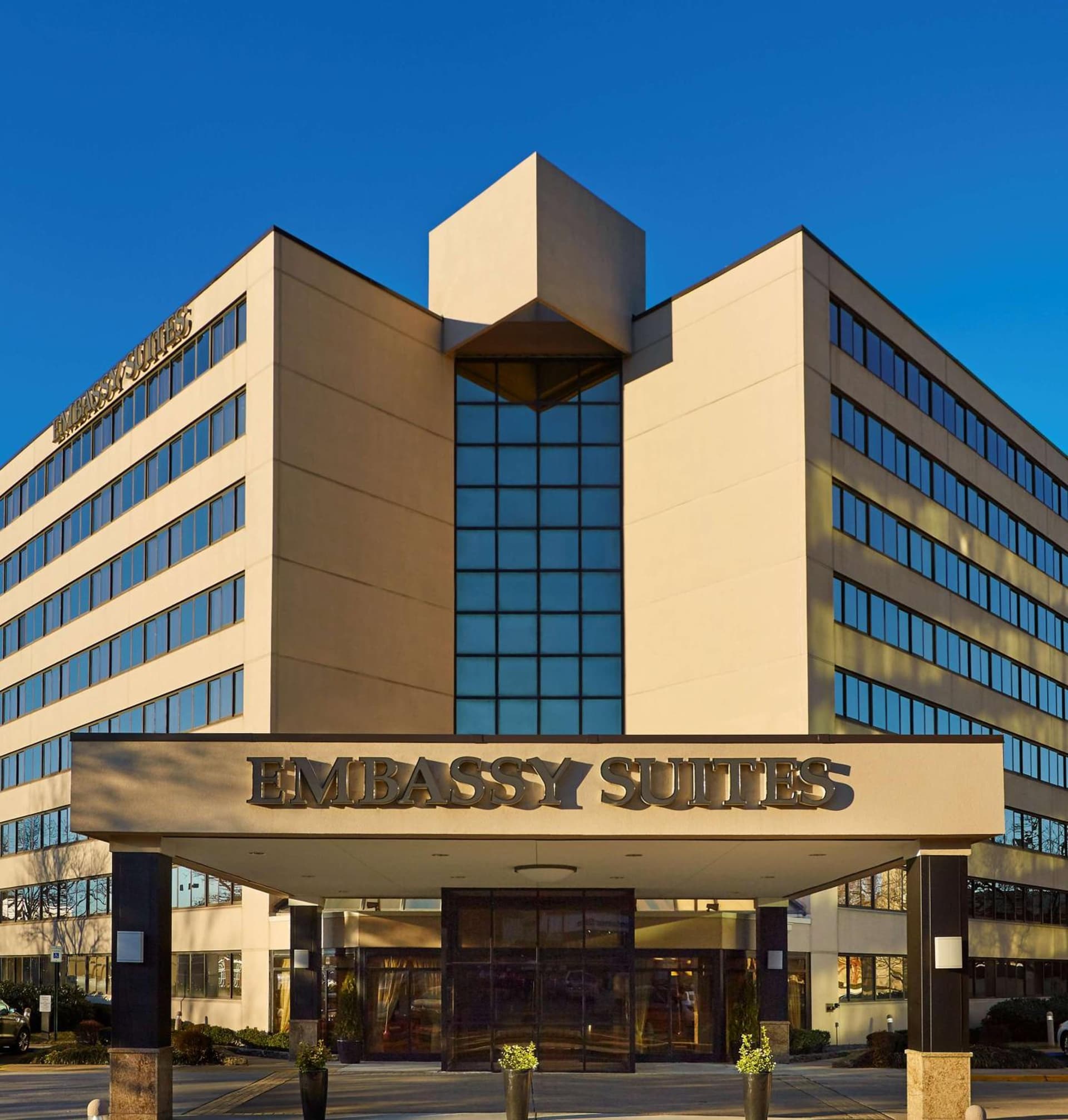Embassy Suites Tysons Corner interior in Tysons Corner, VA — gallery photo 2