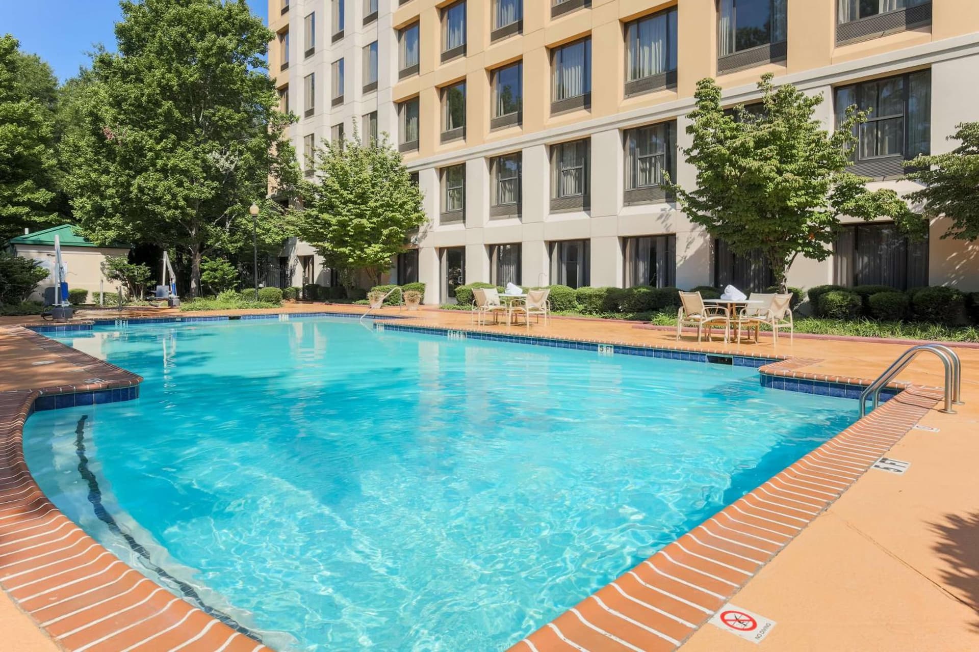 DoubleTree by Hilton Atlanta Airport interior in Atlanta, GA — gallery photo 2