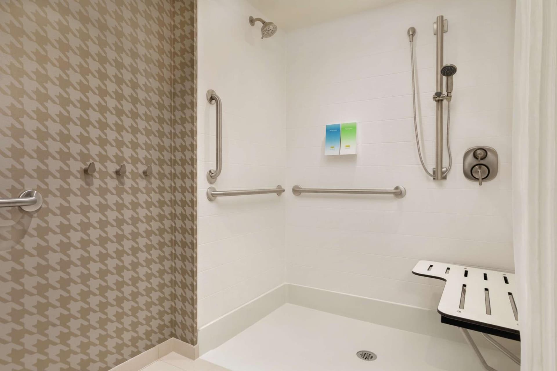 Home2 Suites By Hilton Chicago River North gallery photo in Chicago, IL — image 43