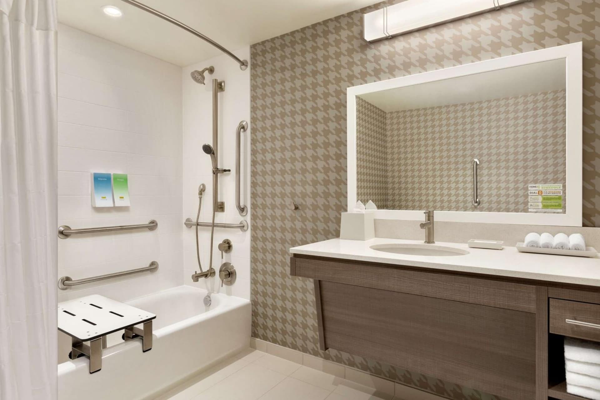 Home2 Suites By Hilton Chicago River North gallery photo in Chicago, IL — image 8