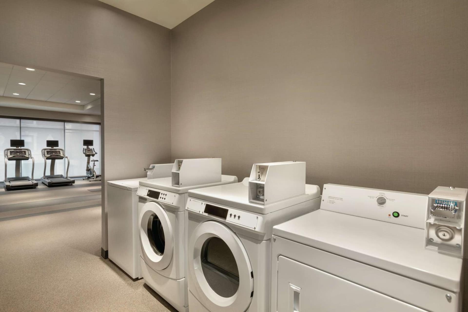 Home2 Suites By Hilton Chicago River North gallery photo in Chicago, IL — image 9