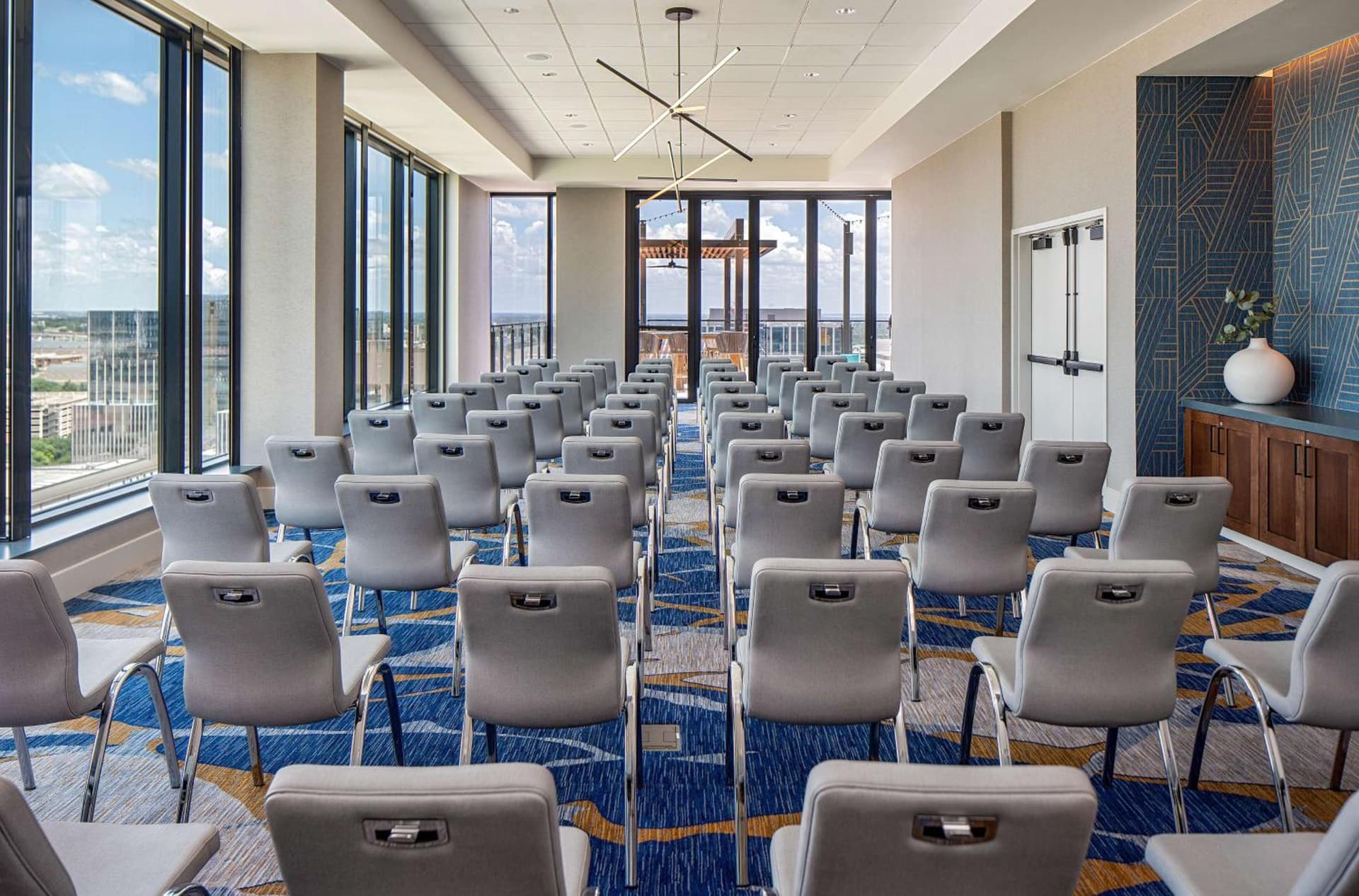 Hilton Garden Inn Austin University Capitol District gallery photo in Austin, TX — image 7