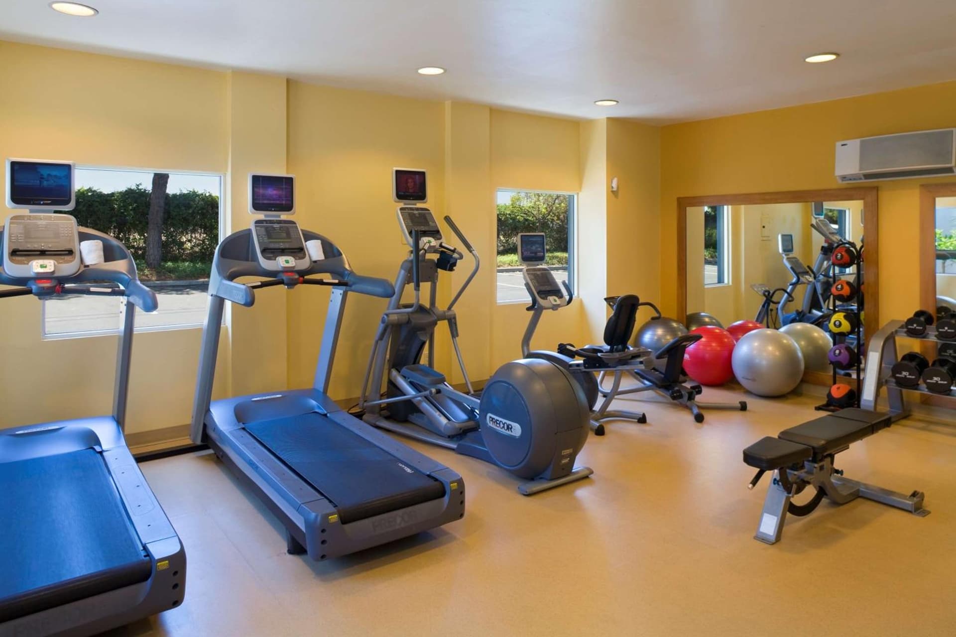 Embassy Suites by Hilton Anaheim North gallery photo in Anaheim, CA — image 21