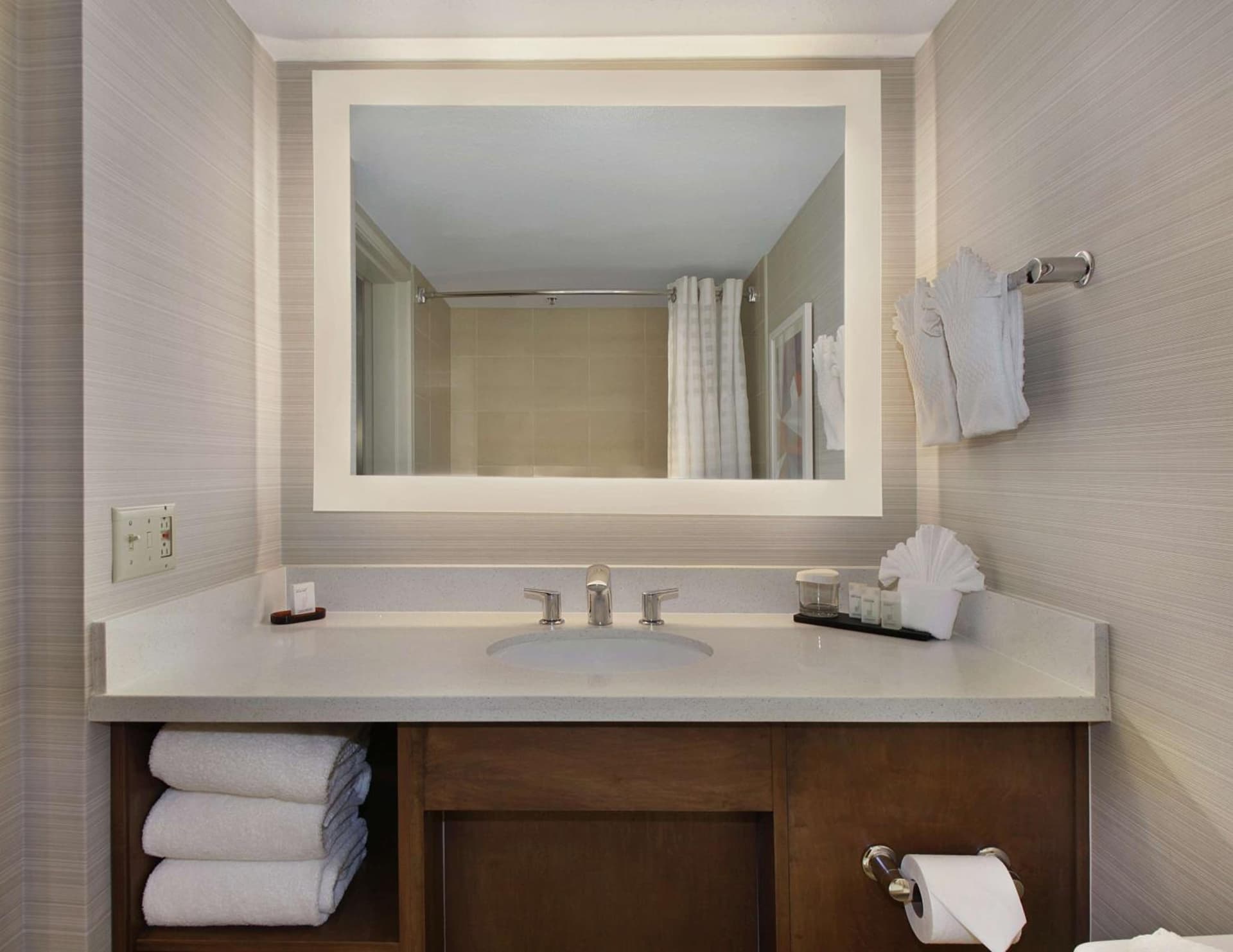 Embassy Suites by Hilton Anaheim North gallery photo in Anaheim, CA — image 34