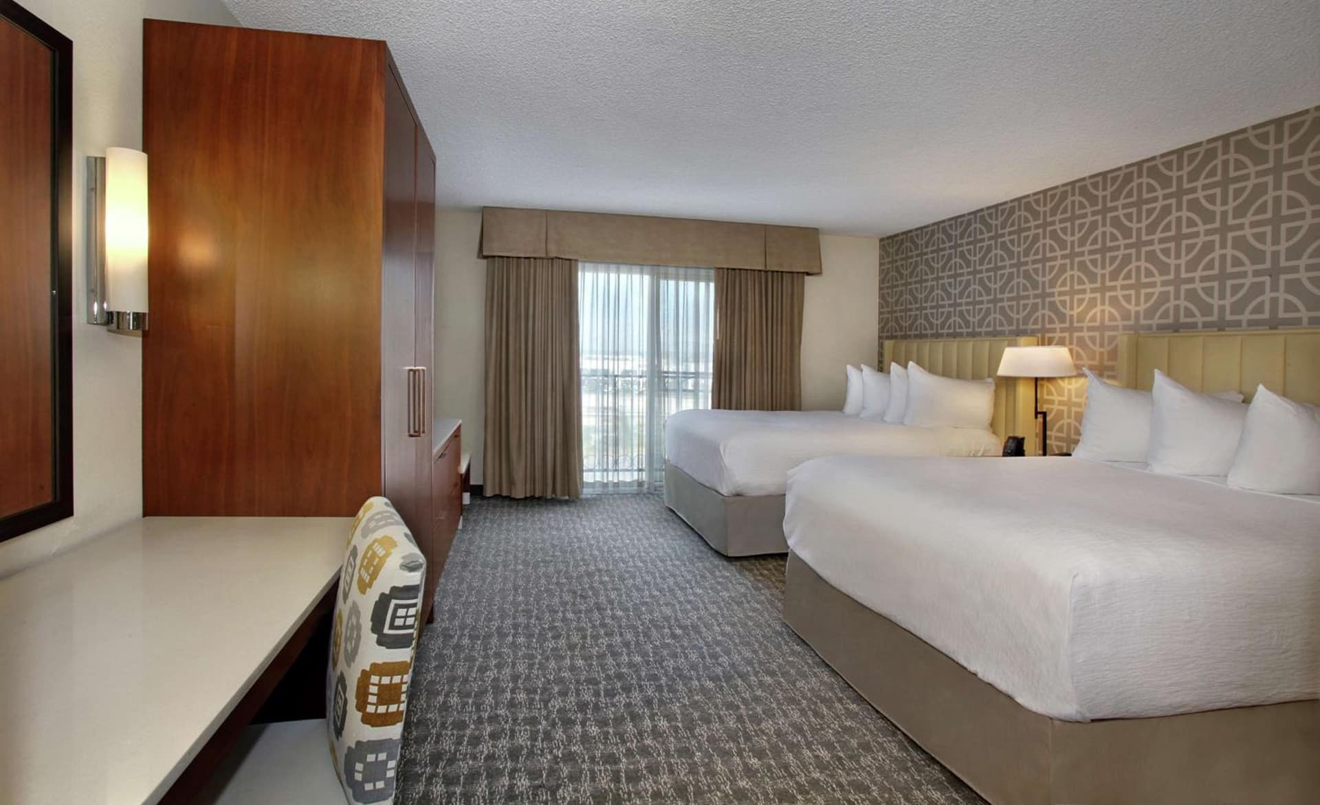 Embassy Suites by Hilton Anaheim North interior in Anaheim, CA — gallery photo 2